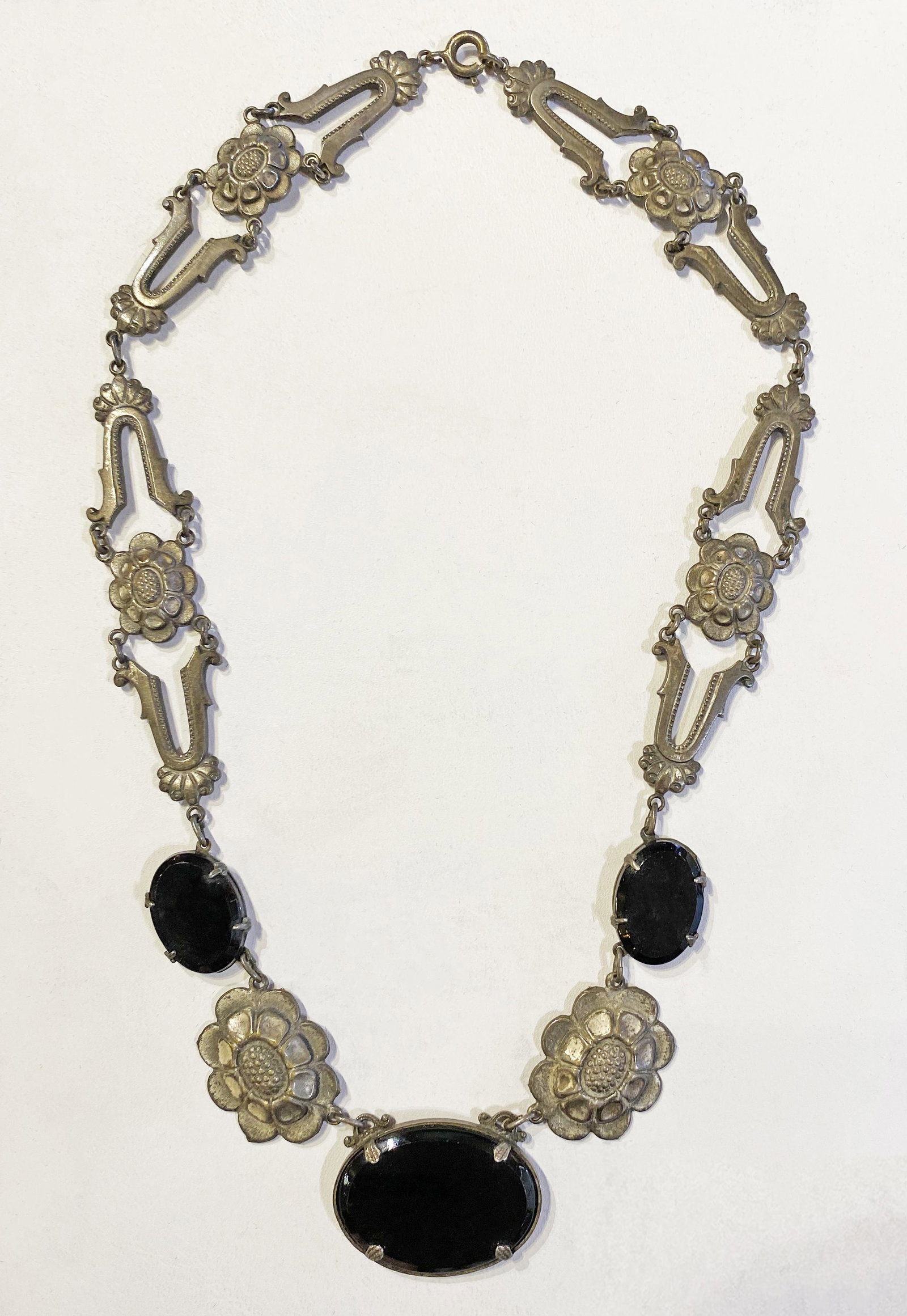 1920s Art Deco Jet Black Glass Flower Necklace: Vintage Mourning Jewelry