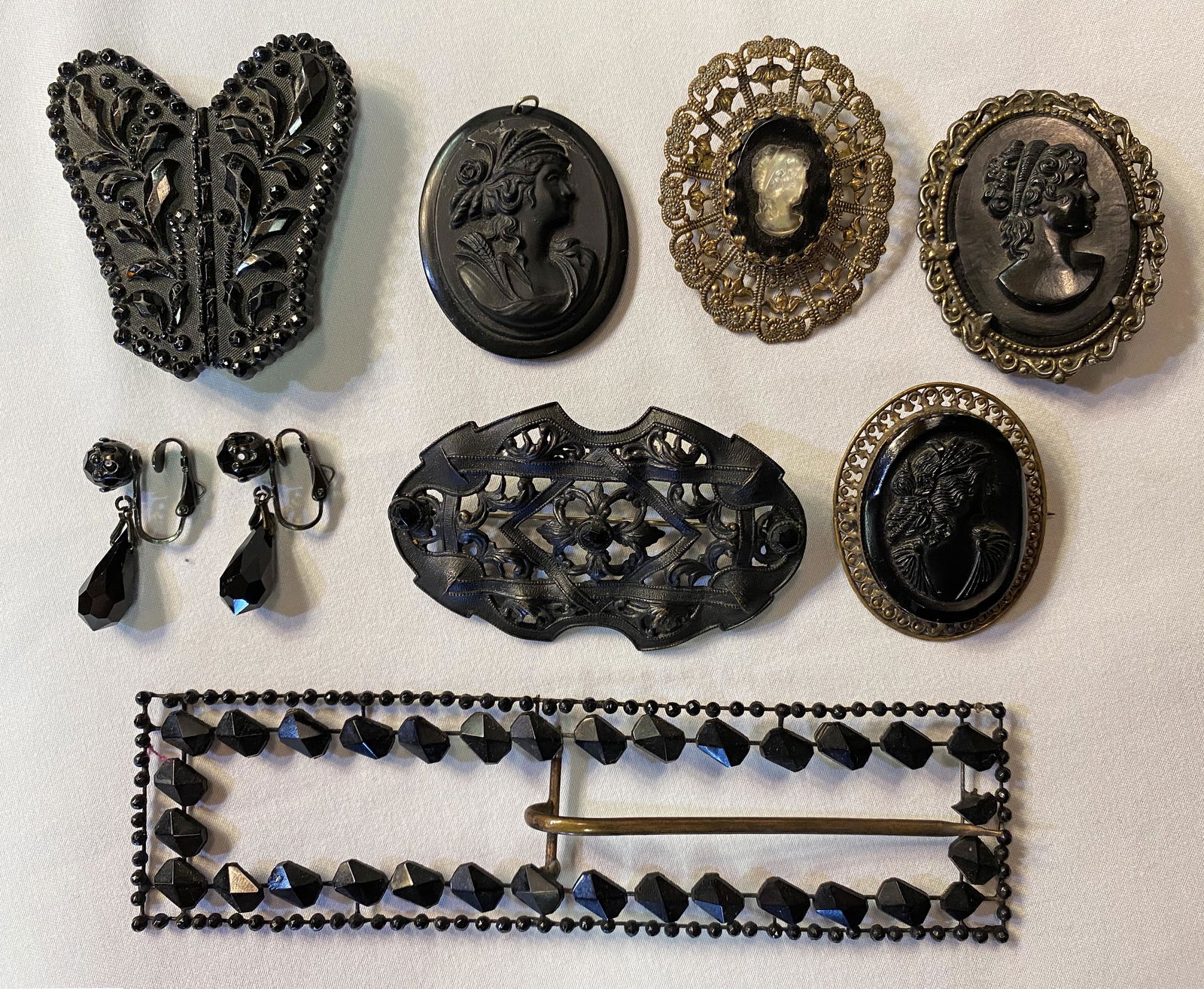 Collection Victorian Jet Black Mourning Jewelry (1 of 3)