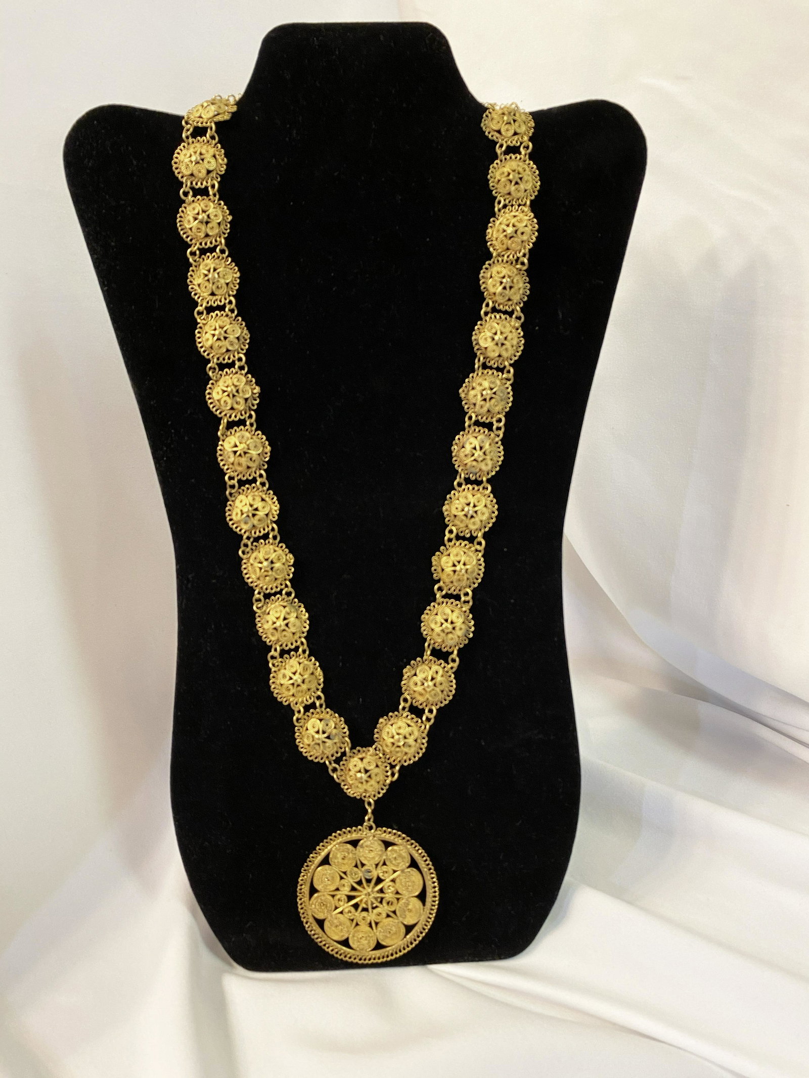 Victorian Brass Wire Necklace: 14in L