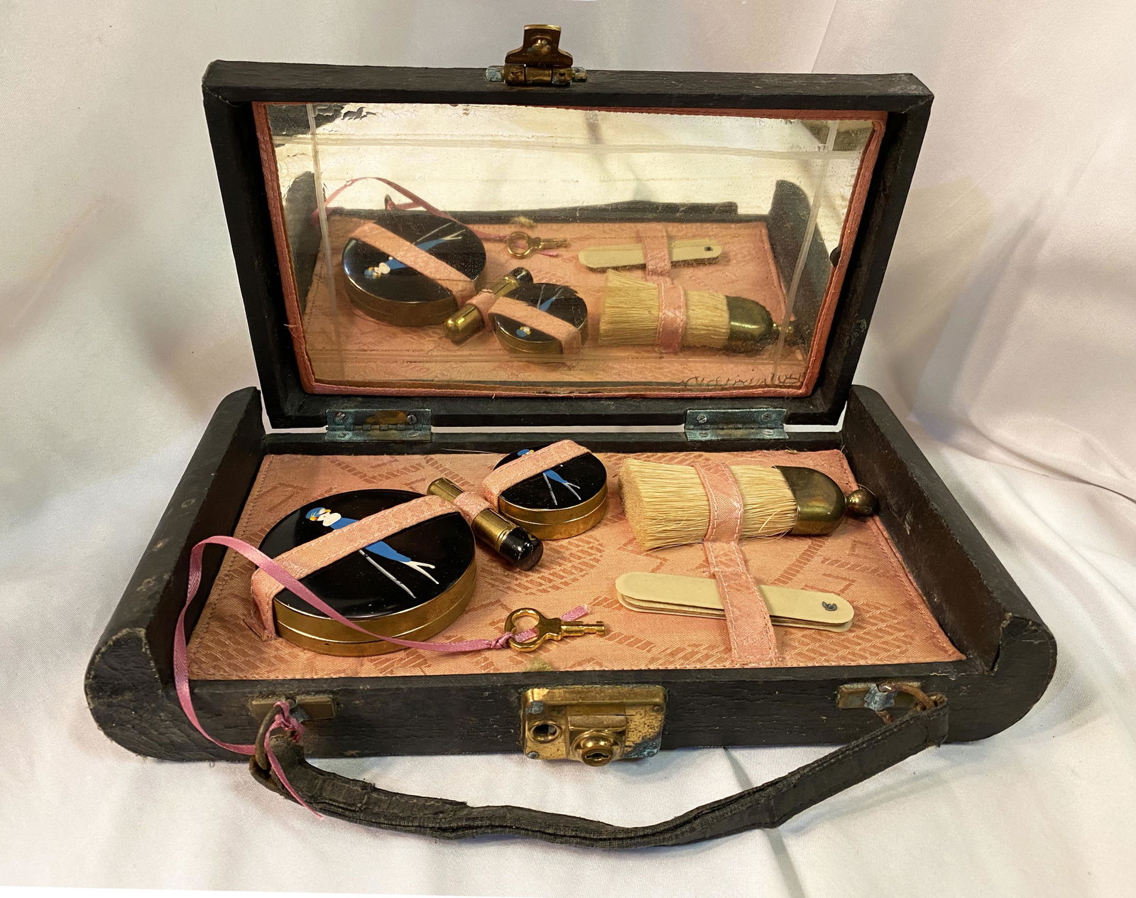 Art Deco Traveling Vanity Set Flapper (1 of 4)