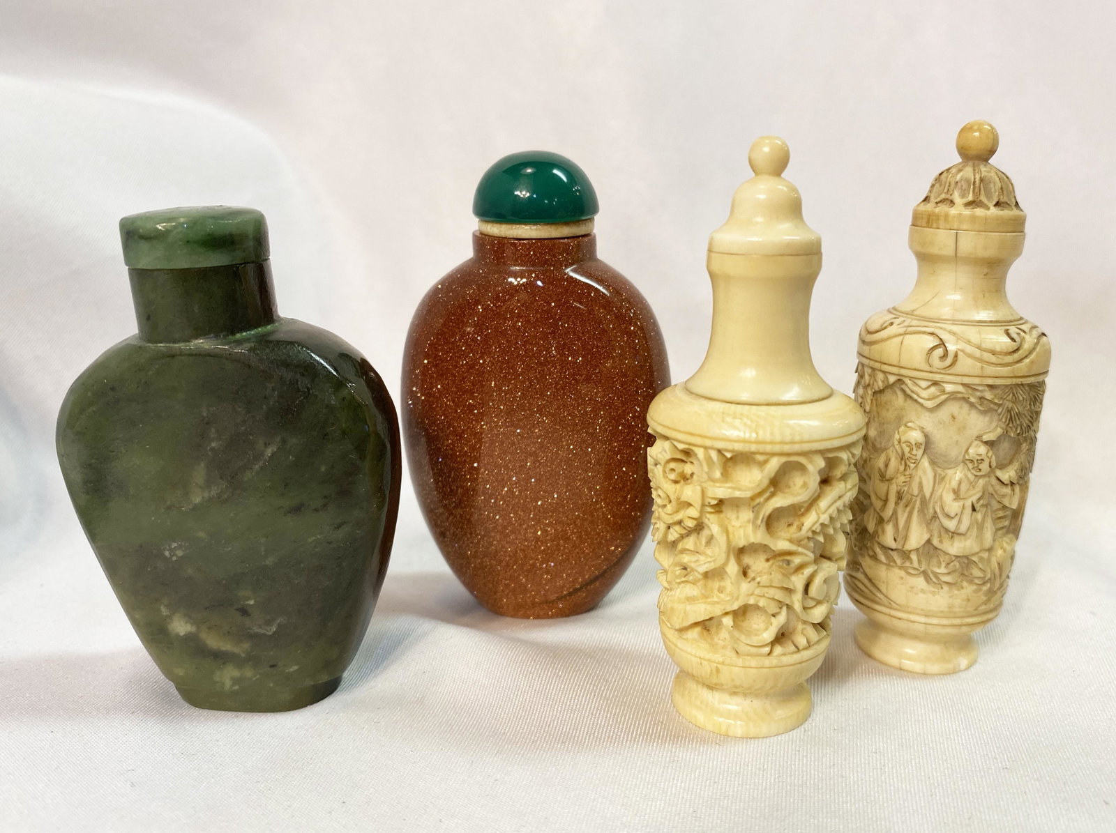 Collection 4 Chinese Art Deco Snuff Bottles Jade Carved: Nice condition well carved
