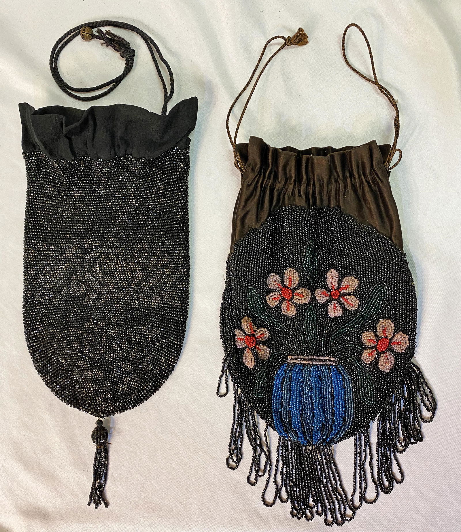2 black beaded Late Victorian Purses Flowers (1 of 4)