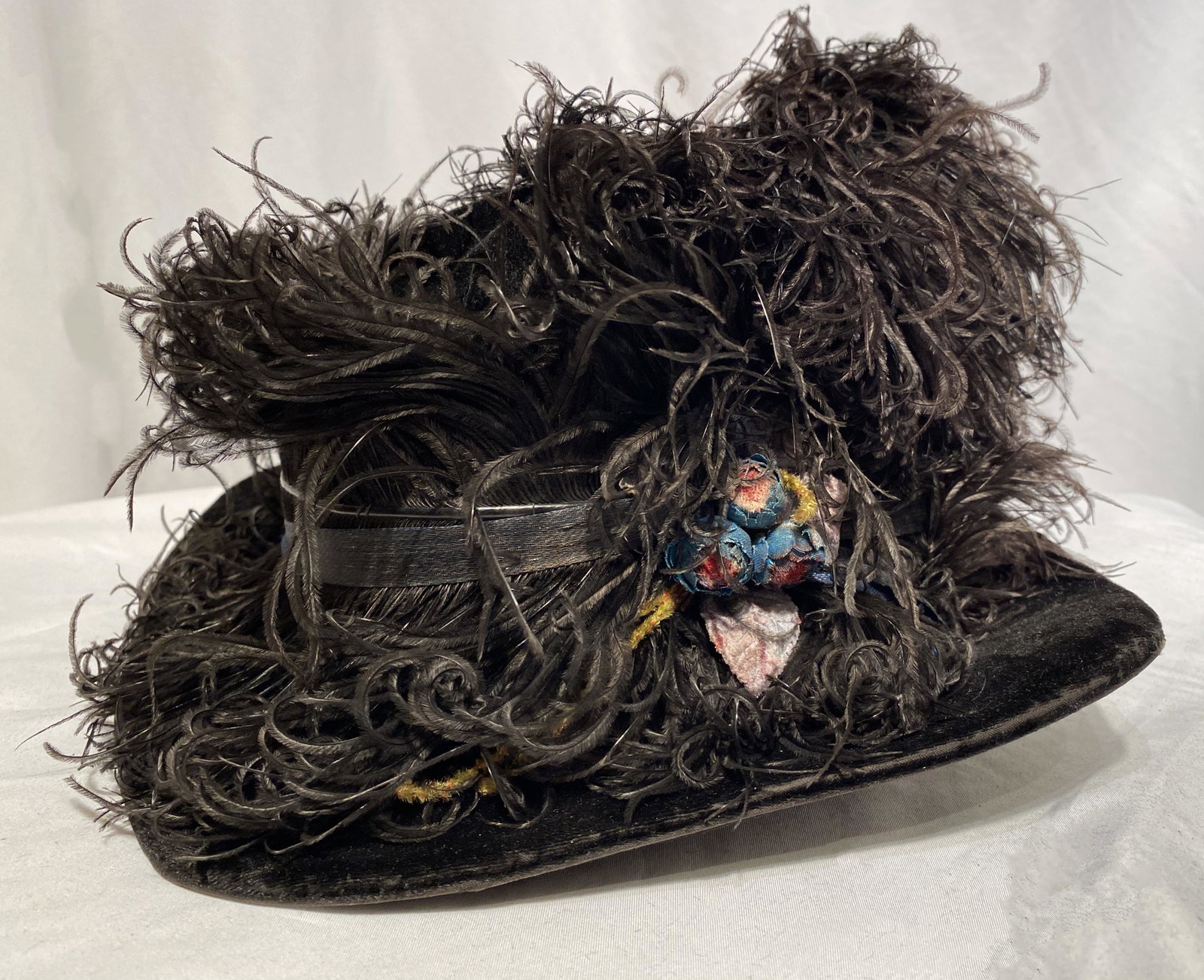 Antique Victorian/Edwardian Ladies Hat Large Feathers: M. Connelly & Co. Millnery - inside diameter 6 3/4in x 14in L x 8in T