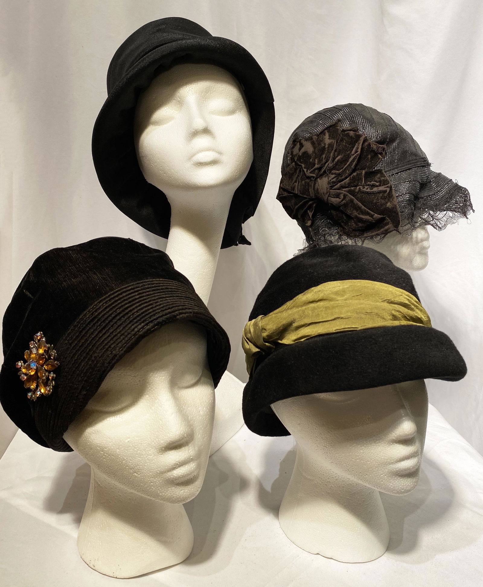 Collection 4 Early 1920s Flapper Hats (1 of 5)