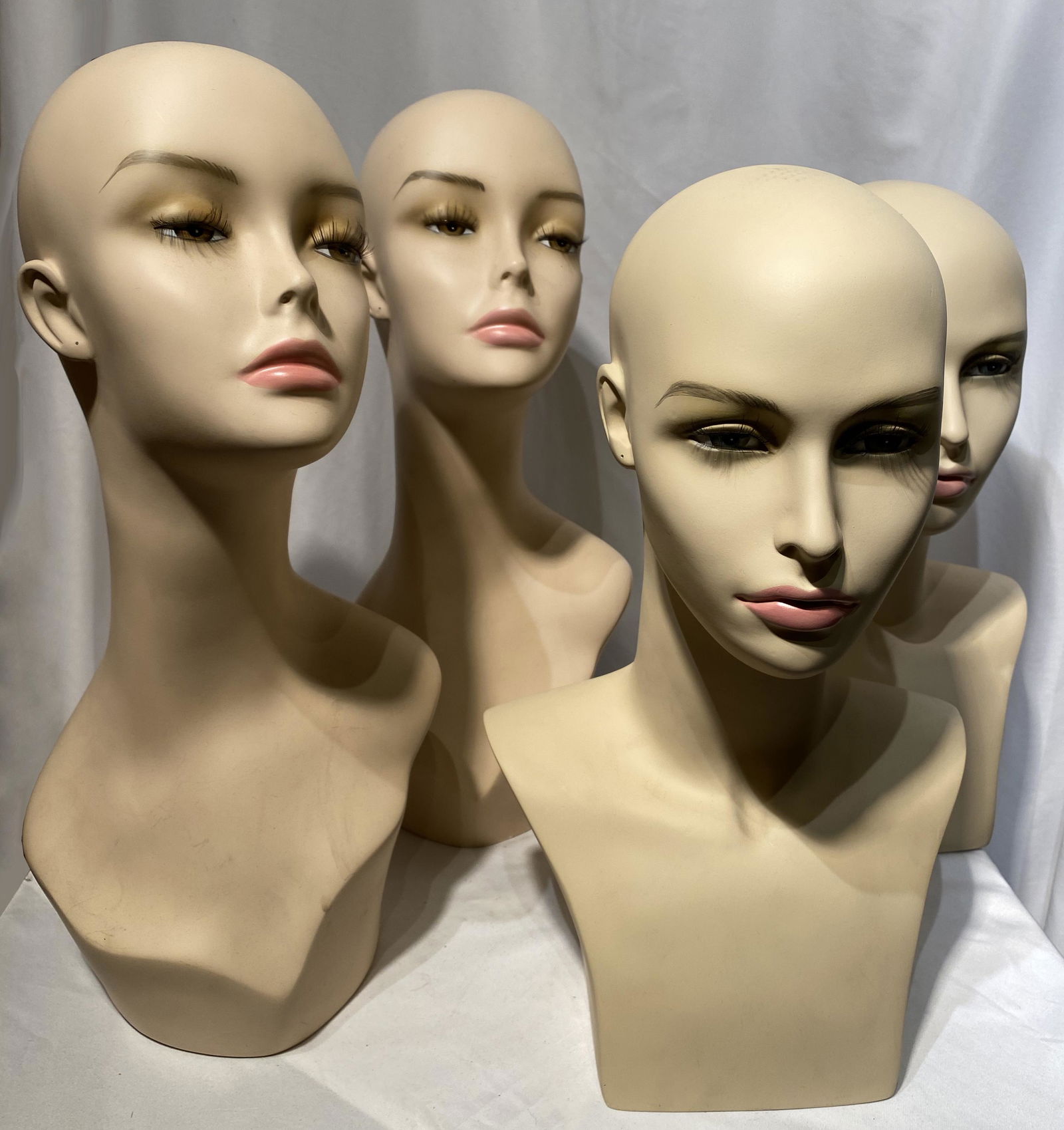 Set 4 Contemporary Department Store Mannequins (1 of 3)