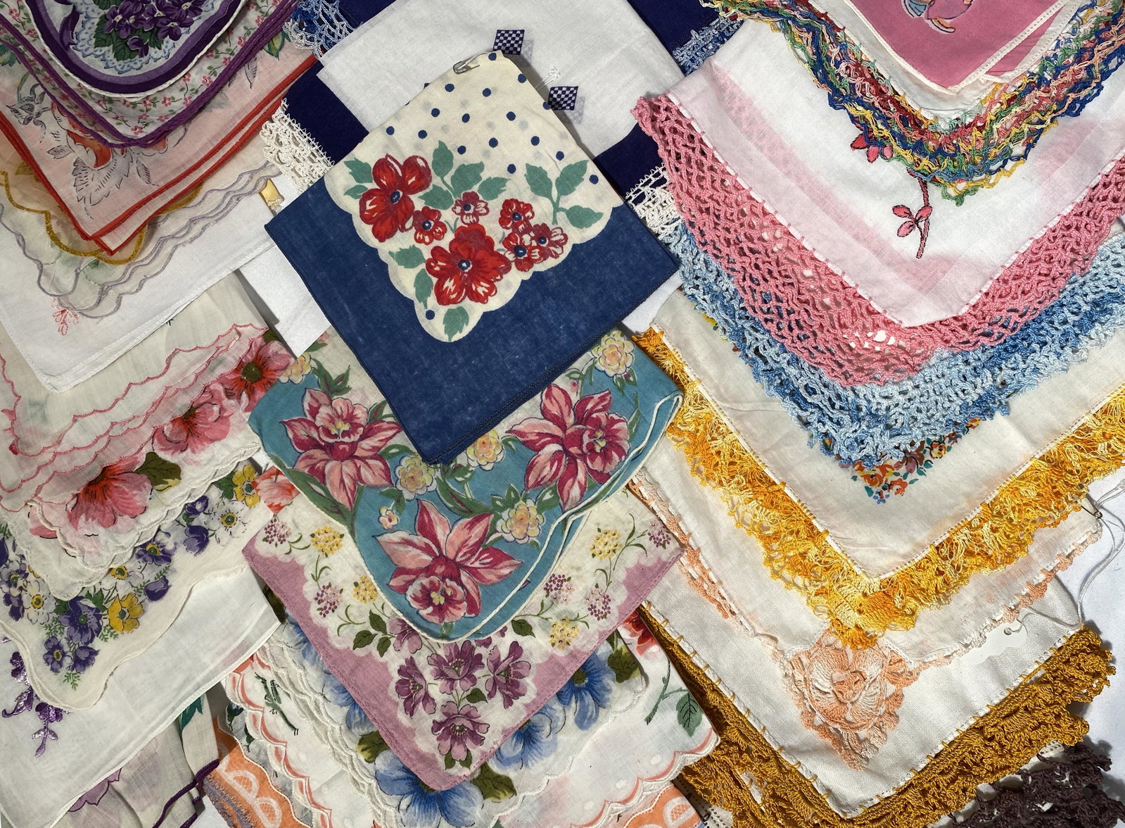 Lot 1940s 50s Handkerchiefs: a very nice clean collection