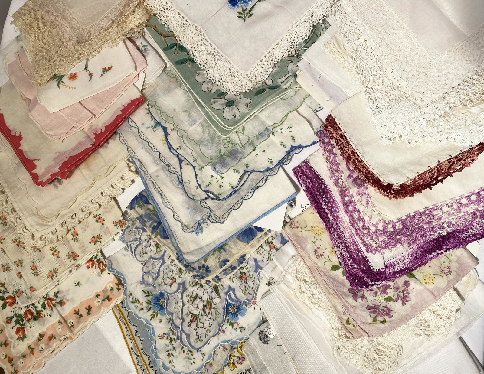 Lot Ladies Handkerchiefs: a very nice clean collection