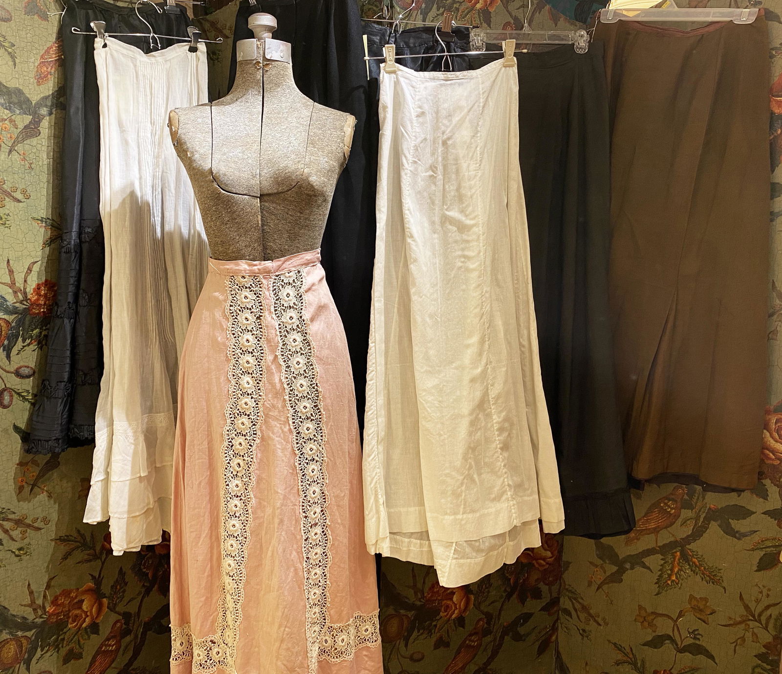 Collection Victorian Edwardian Ladies Skirts (1 of 4)
