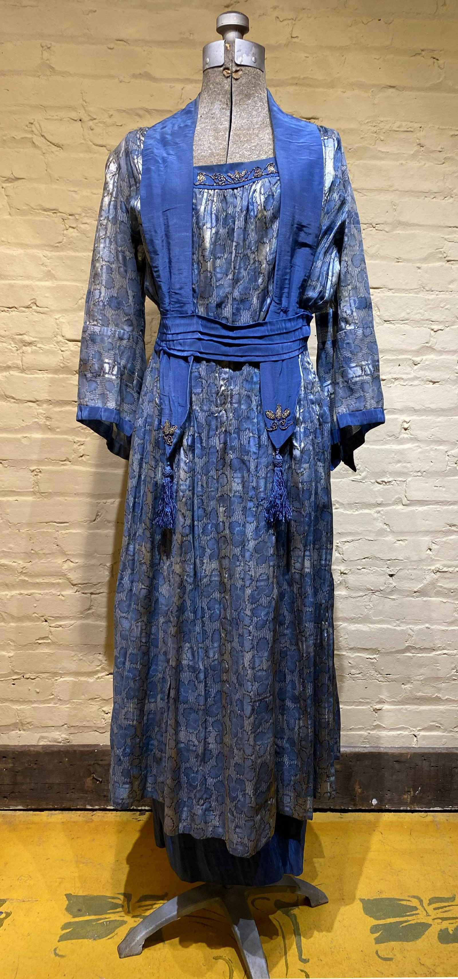 Edwardian Titanic Era Ladies Tea Dress: Some discoloration - age appropriate