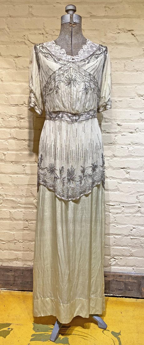 Museum Quality Late Edwardian Beaded Ladies Evening: some light fading and staining very nice fresh material & beads some closures missing