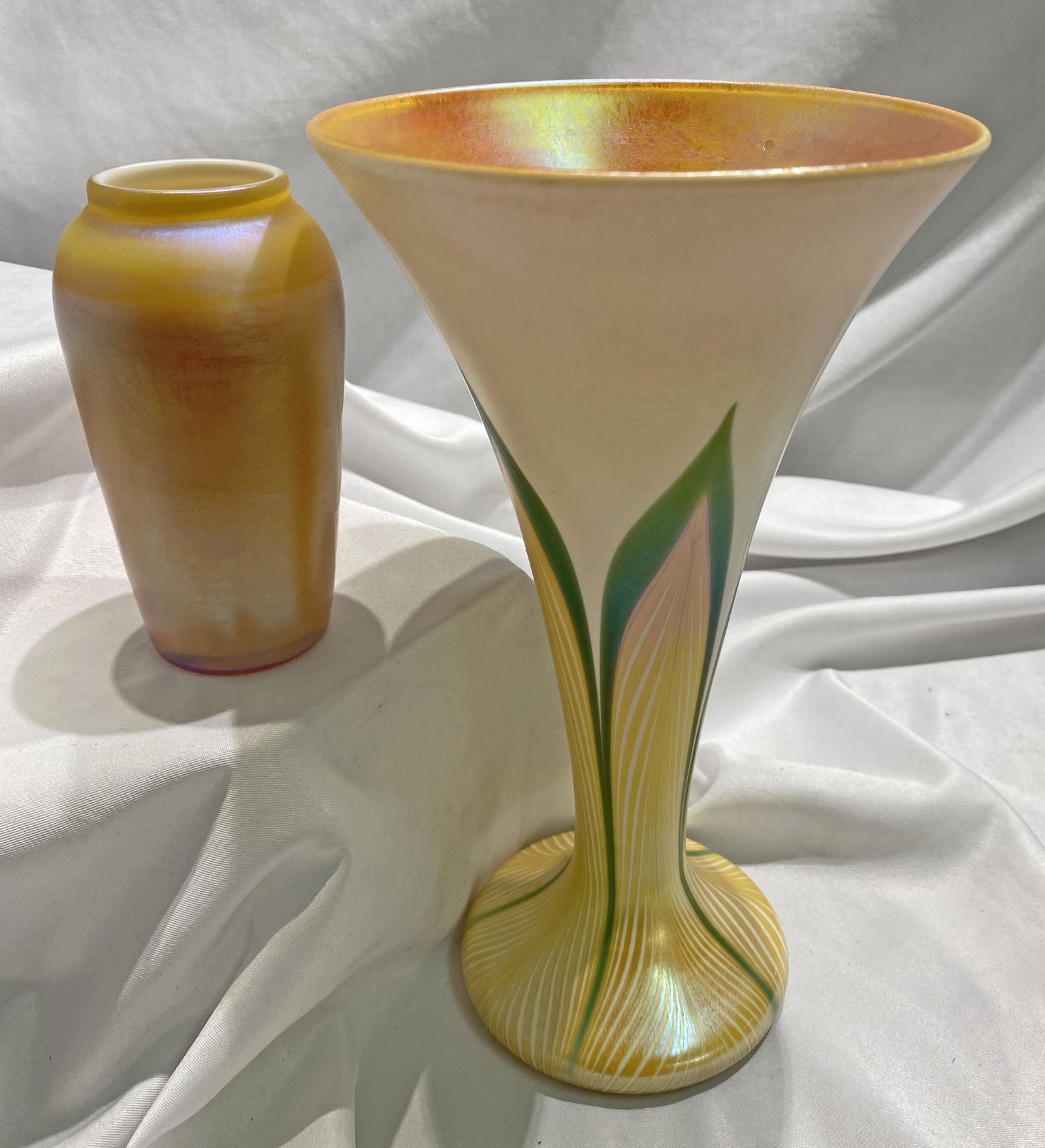2 pc Art Glass Vases Quezel (1 of 5)