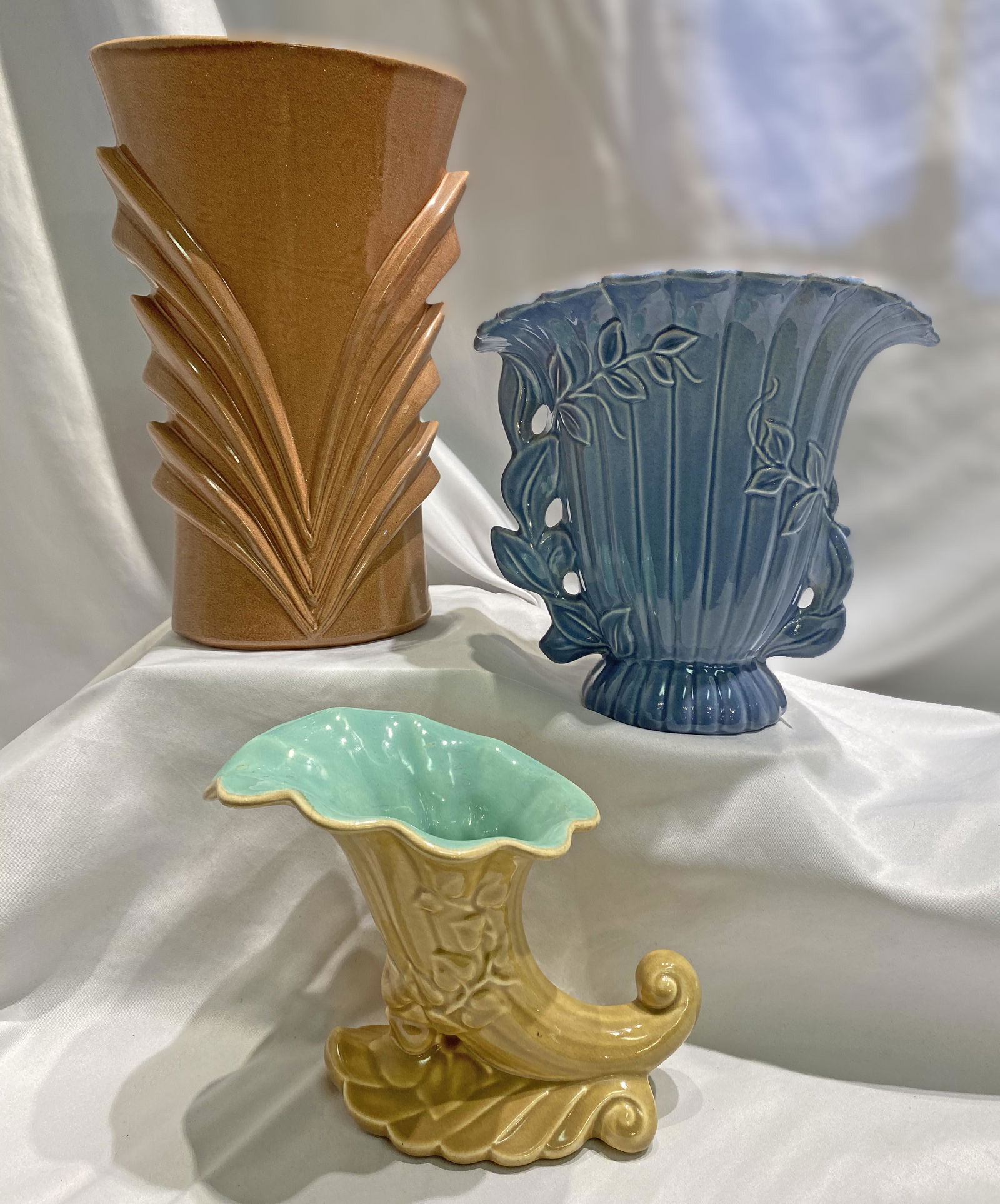 3 pc Red Wing Vases (1 of 4)