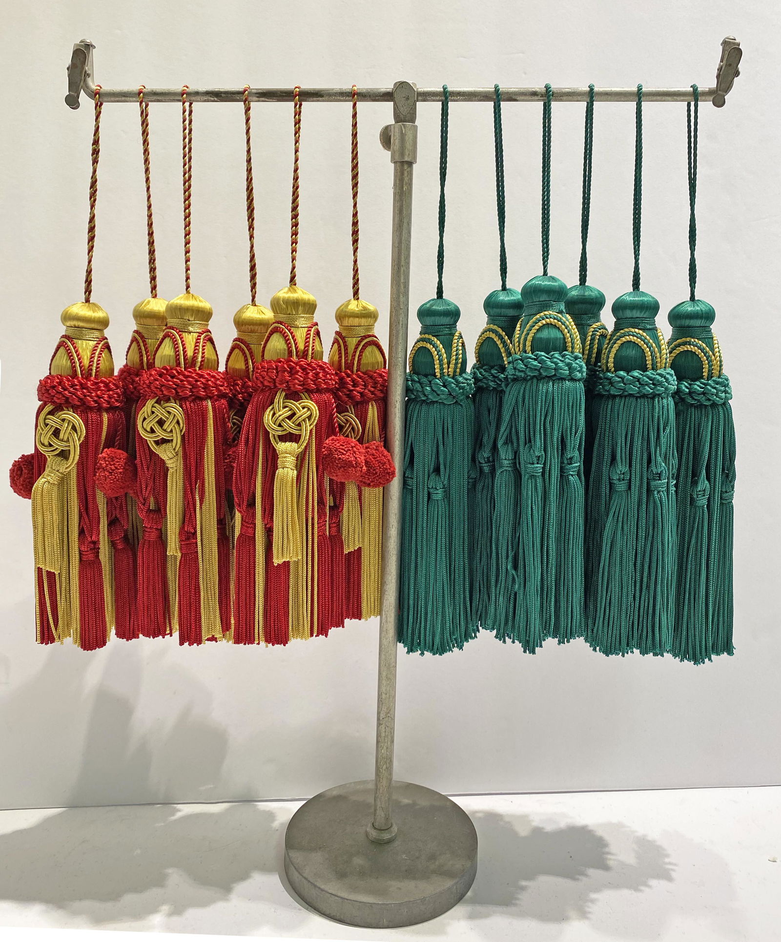 12 Curtain Tie Back Decorative Tassels red green (1 of 4)