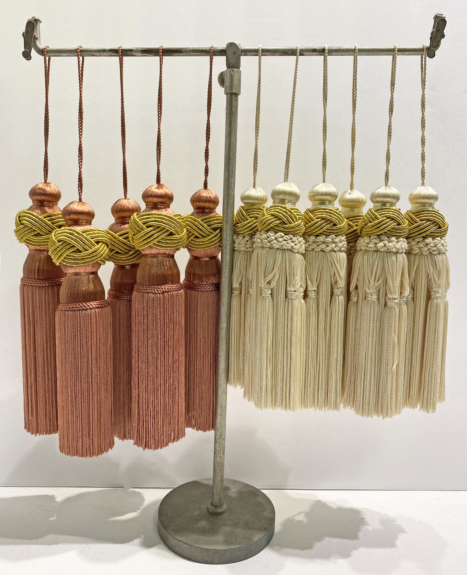 11 Curtain Tie Back Furniture Tassels mauve cream (1 of 3)