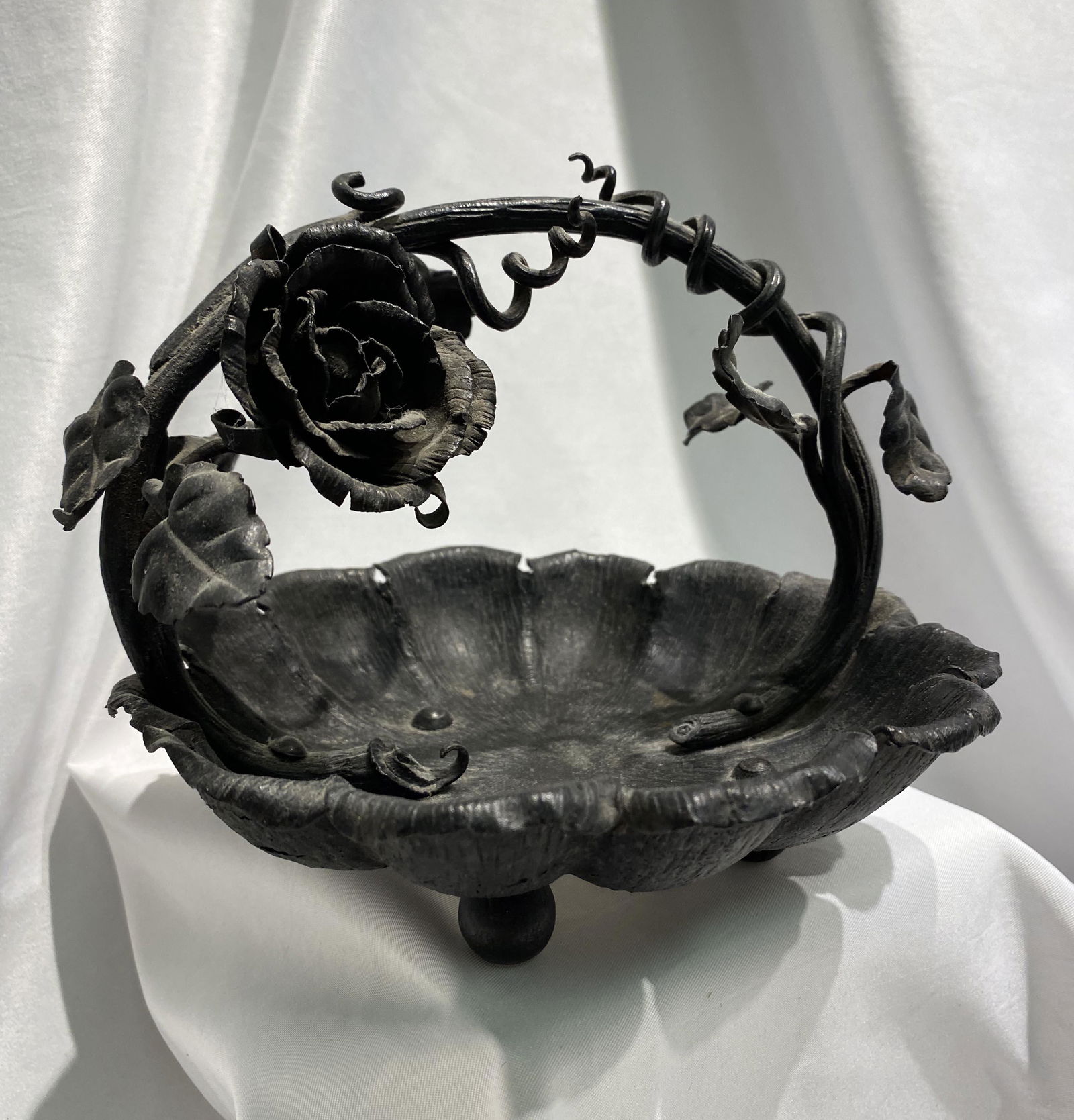 Art Nouveau Rose Tendril Cast Metal Scalloped Basket (1 of 4)
