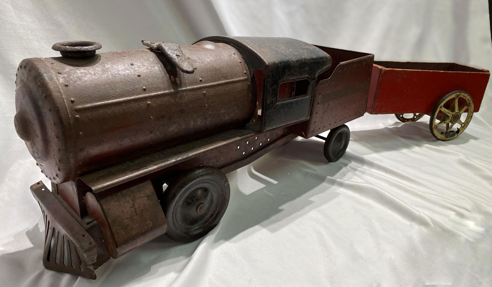 Early 1900's Children's Ride on Train Marx? w cart (1 of 6)