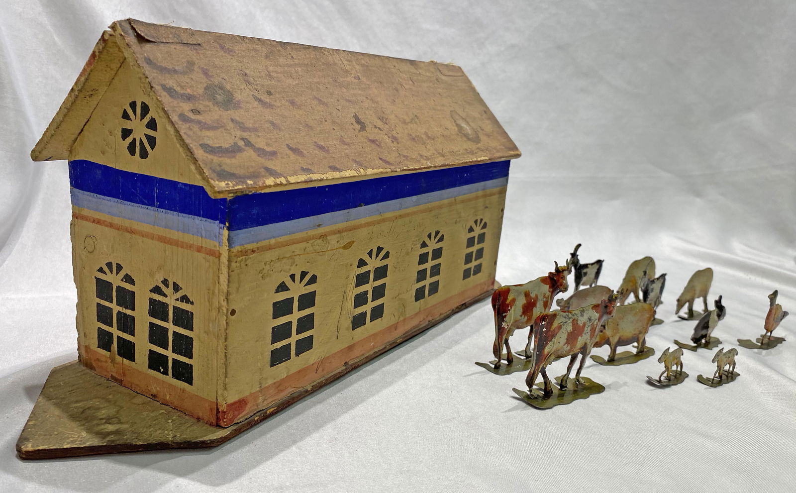 Antique Noah's Ark w metal animals (1 of 5)