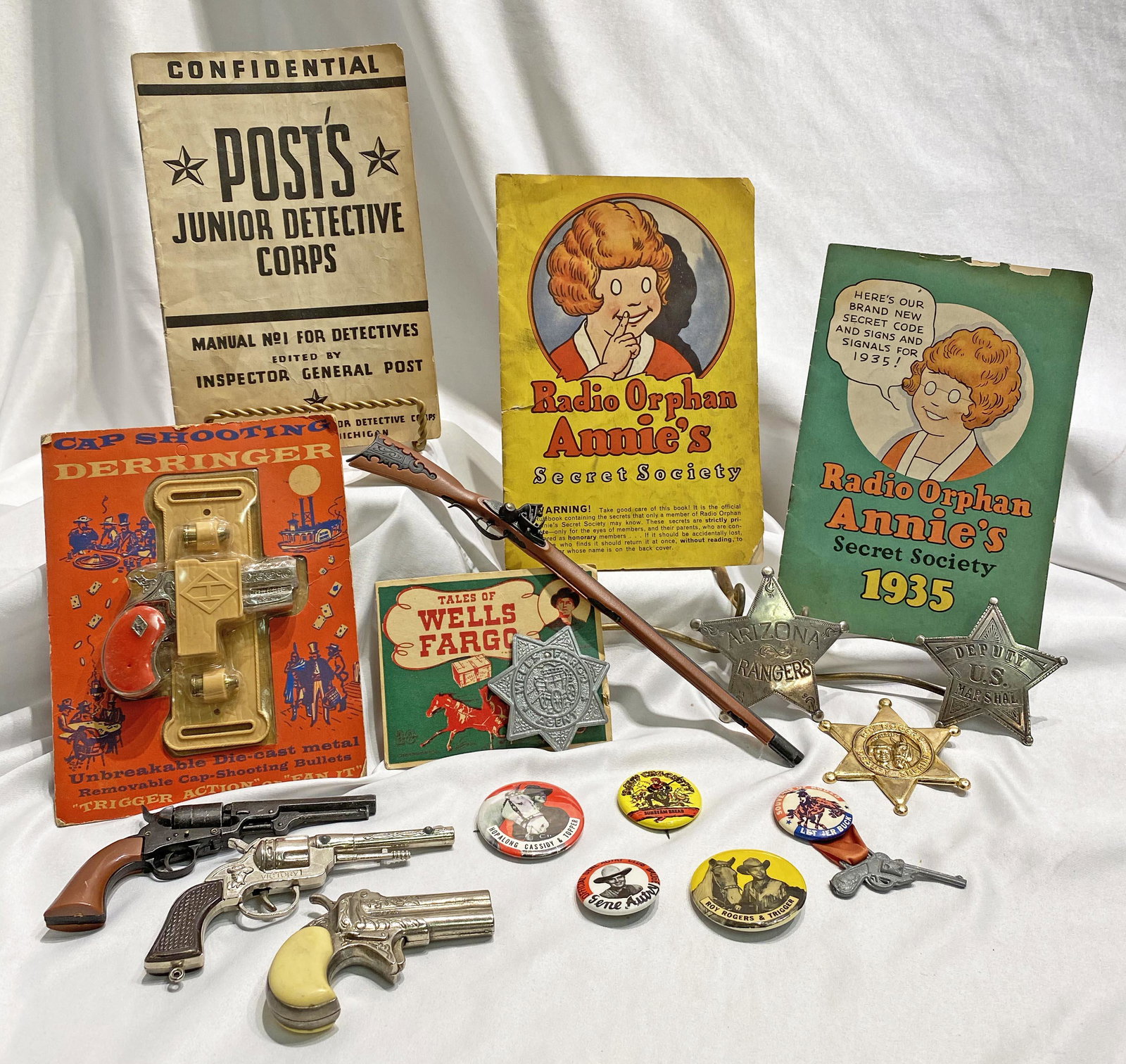 Vintage Western Cowboy Gun Toys & Orphan Annie Lot: lots of items