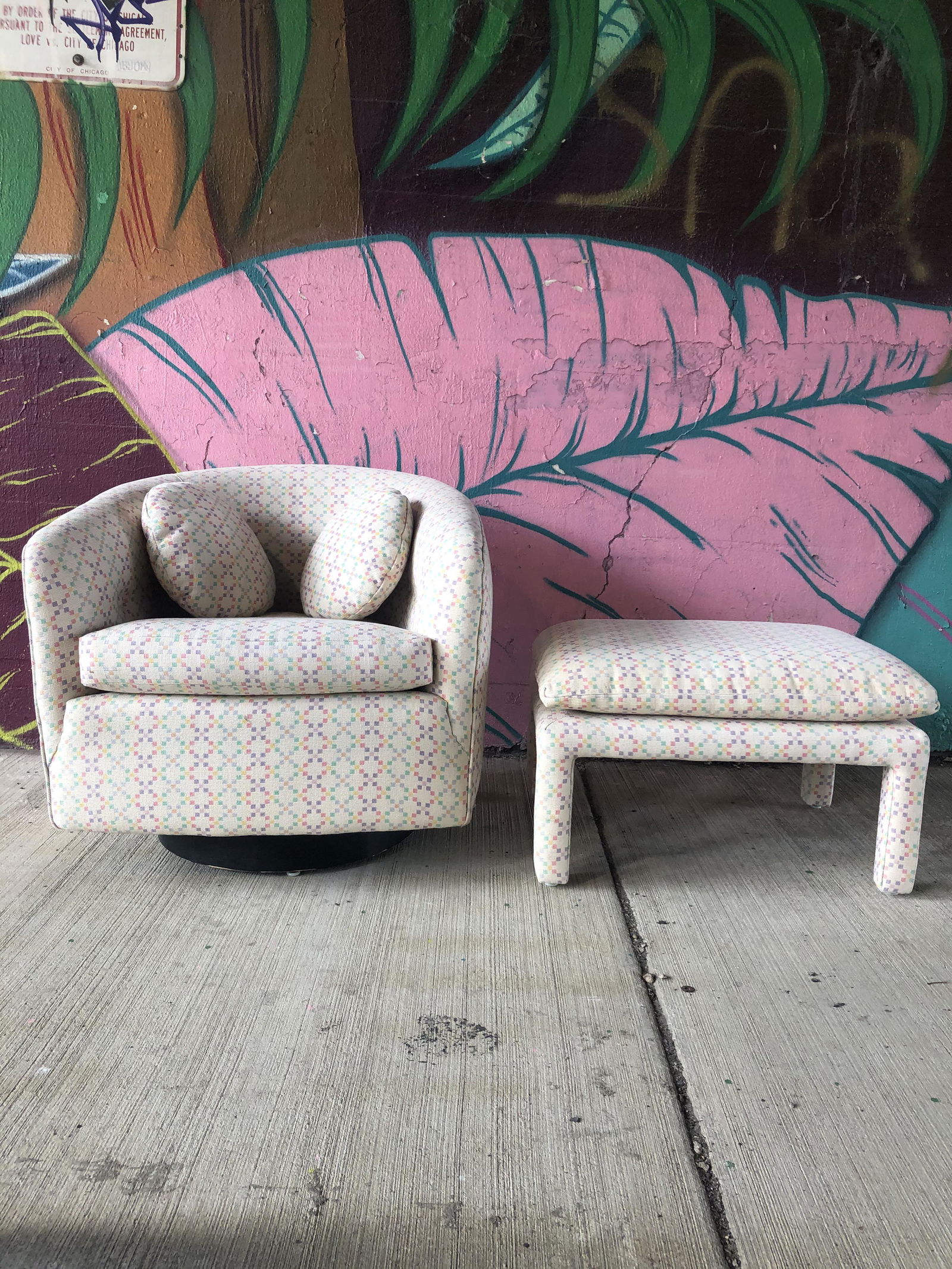 IMO Milo Baughman Swivel Chair w Ottoman (1 of 5)