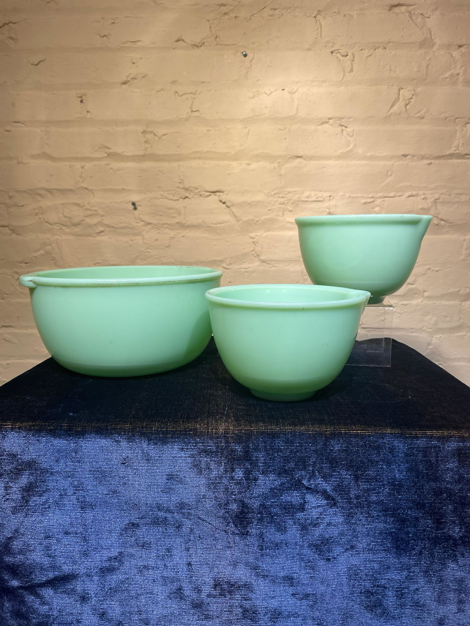 3 Vintage Jadeite Bowls (1 of 5)