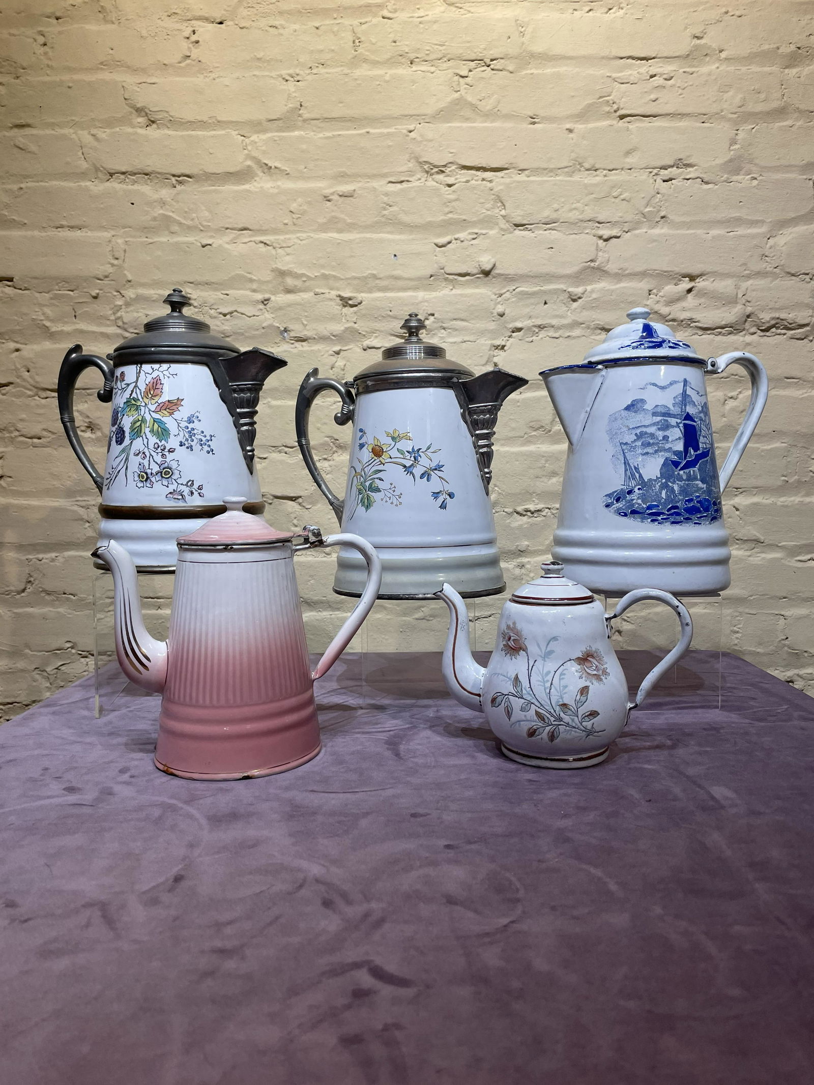 Collection Primitive Enamelware Coffee & Tea Pots (1 of 10)