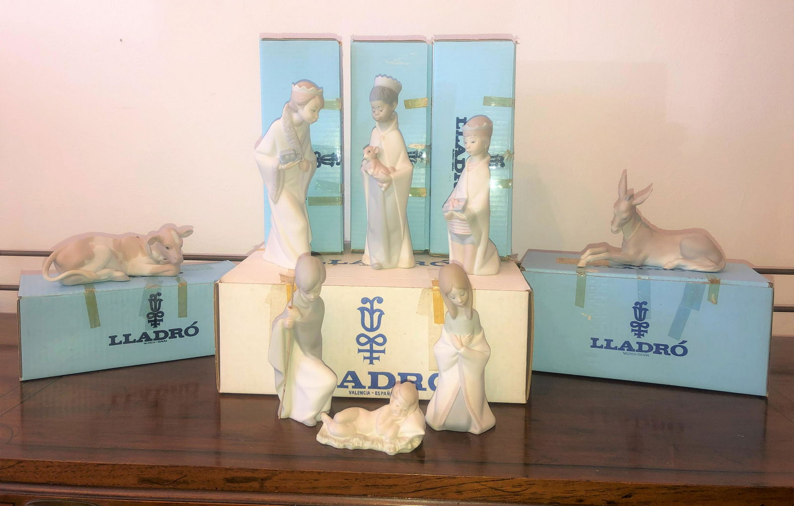 Lladro 8 pc Nativity (1 of 4)