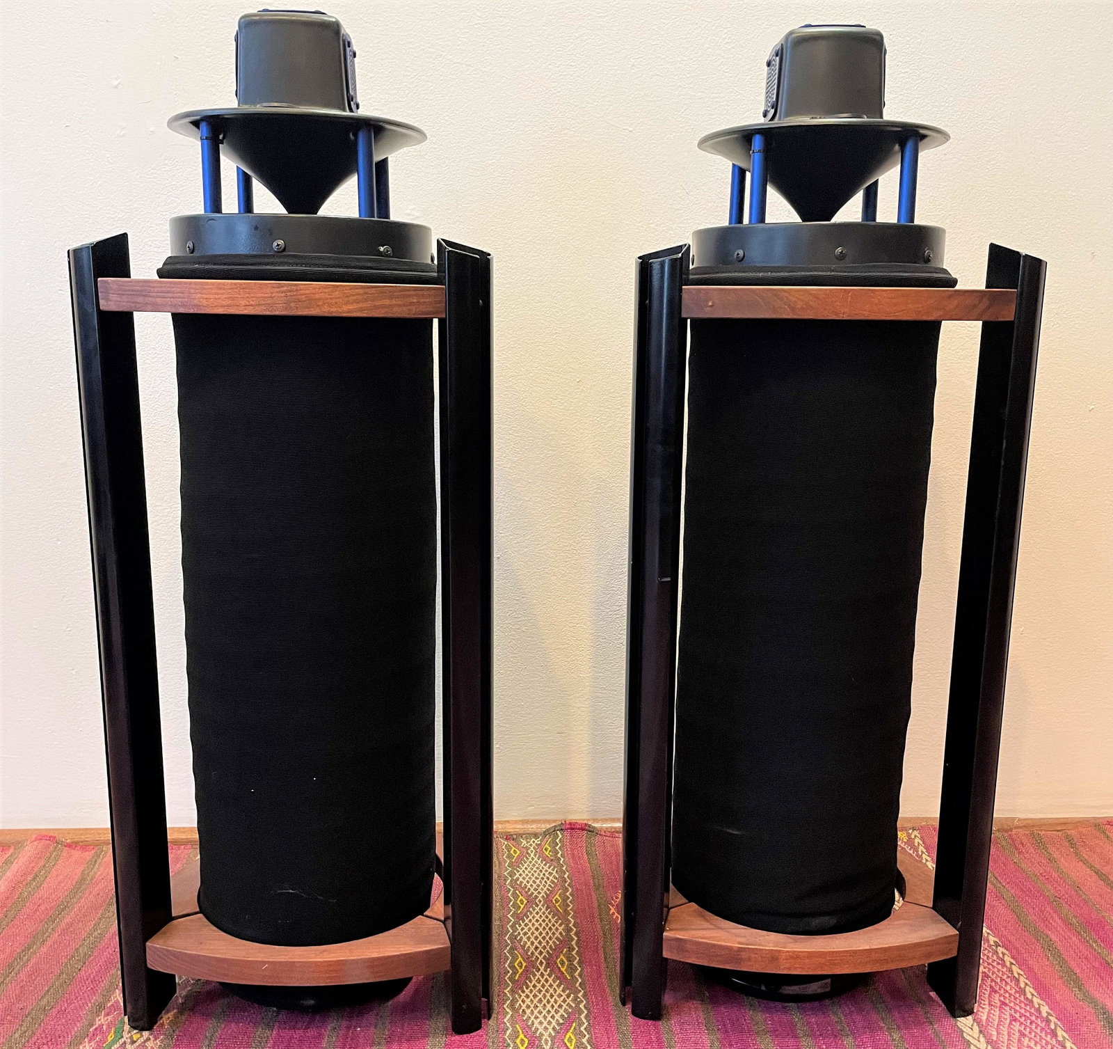 Sound Tube Speakers: 39in TallSpeakers are in good working condition