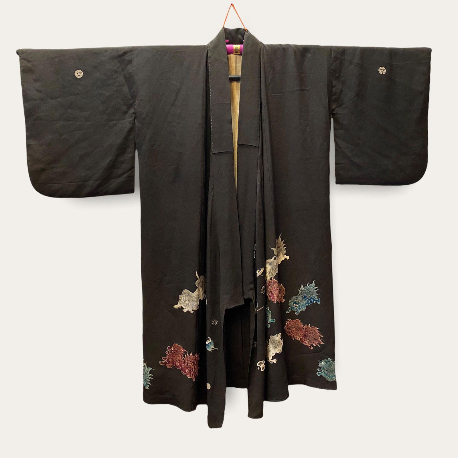 Vintage Kimono w Foo Dogs Motif (1 of 3)