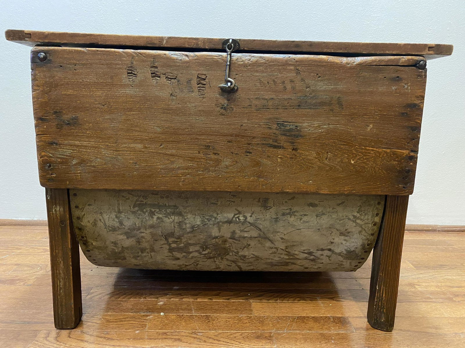 Antique Possum Belly Firewood Bin (1 of 10)