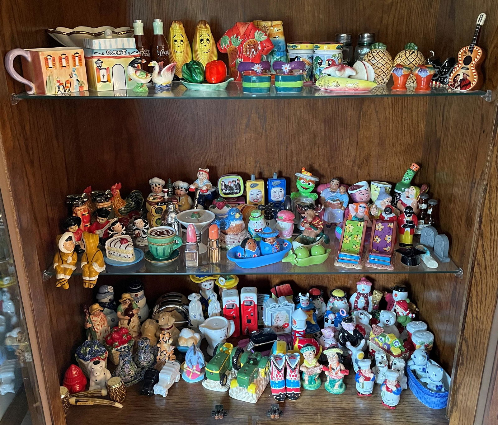 Large Collection Collectable Salt & Pepper Shakers (1 of 4)