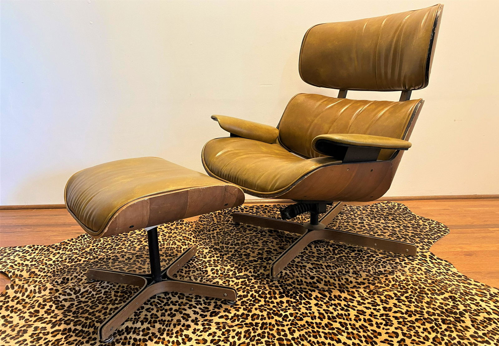 Mid Century Plycraft Lounge EAMES Era Chair & Ottoman: Chair 37in tall x 16in tall to seat 32in x 32in d Ottoman 16in x 21in w x 16in d Some paint loss and scratches damage to ottoman foot