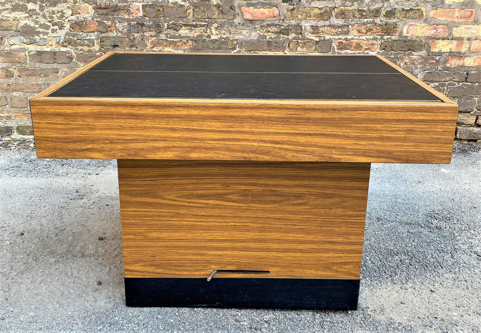 Vintage Mid Century Pop Up Bar Hydraulic: Closed: 24in T x 34 1/4in x 24 1/4in ; Open: 30 1/2in T x 43 3/4in L x 32 1/4in W