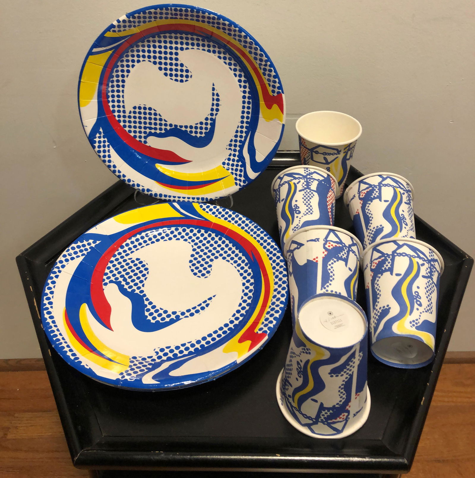 Roy Lichtenstein Set 6 Paper Paper Plates & Cups (1 of 2)