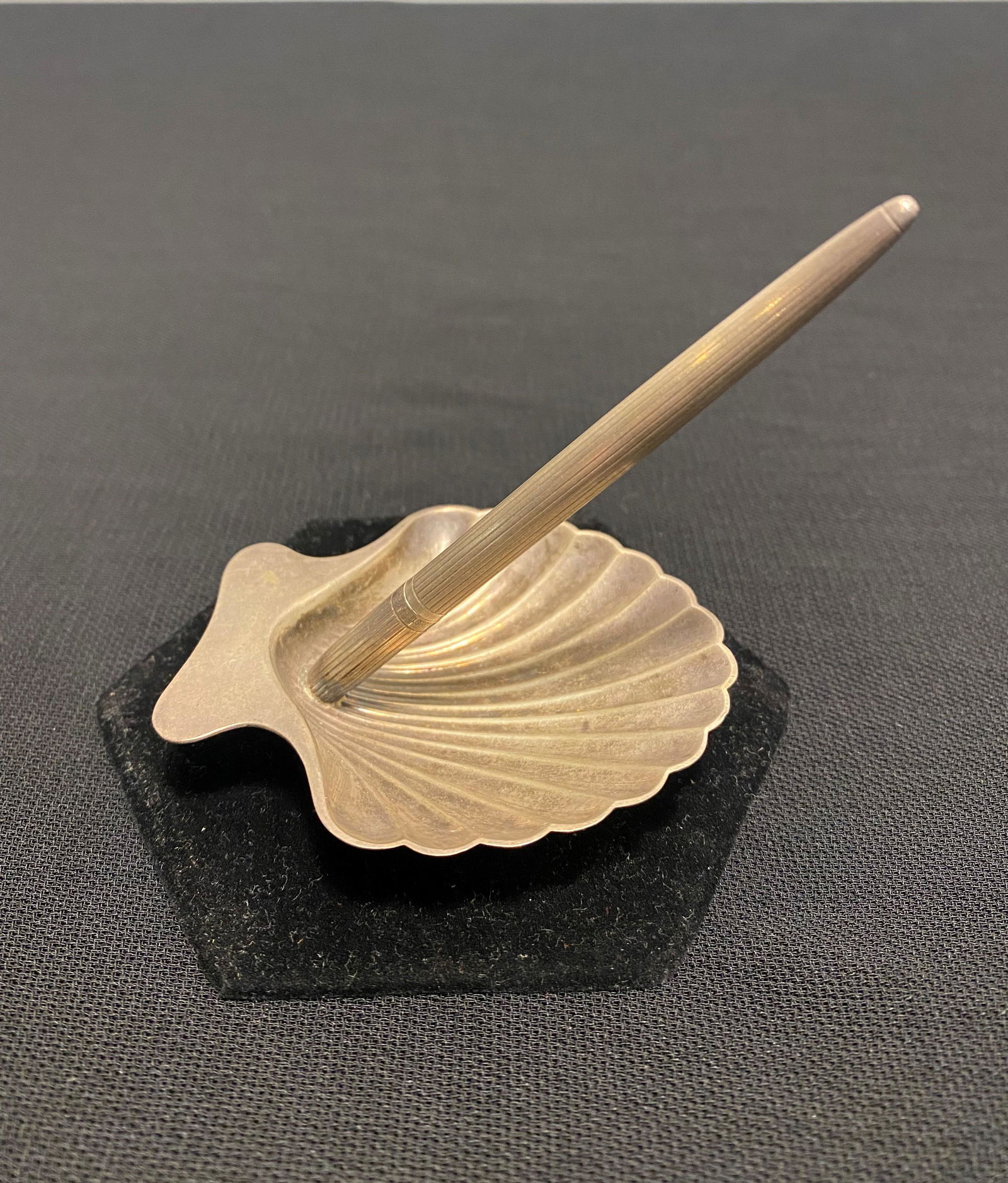 TIFFANY Sterling Silver Shell Pen Holder (1 of 4)