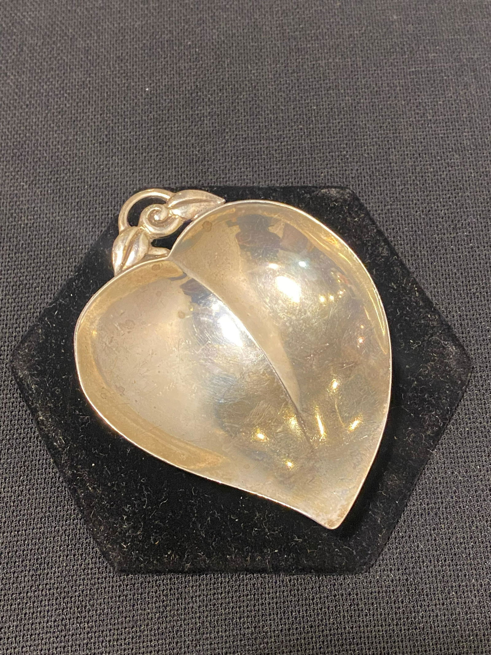 TIFFANY Sterling Silver Nut Dish (1 of 4)