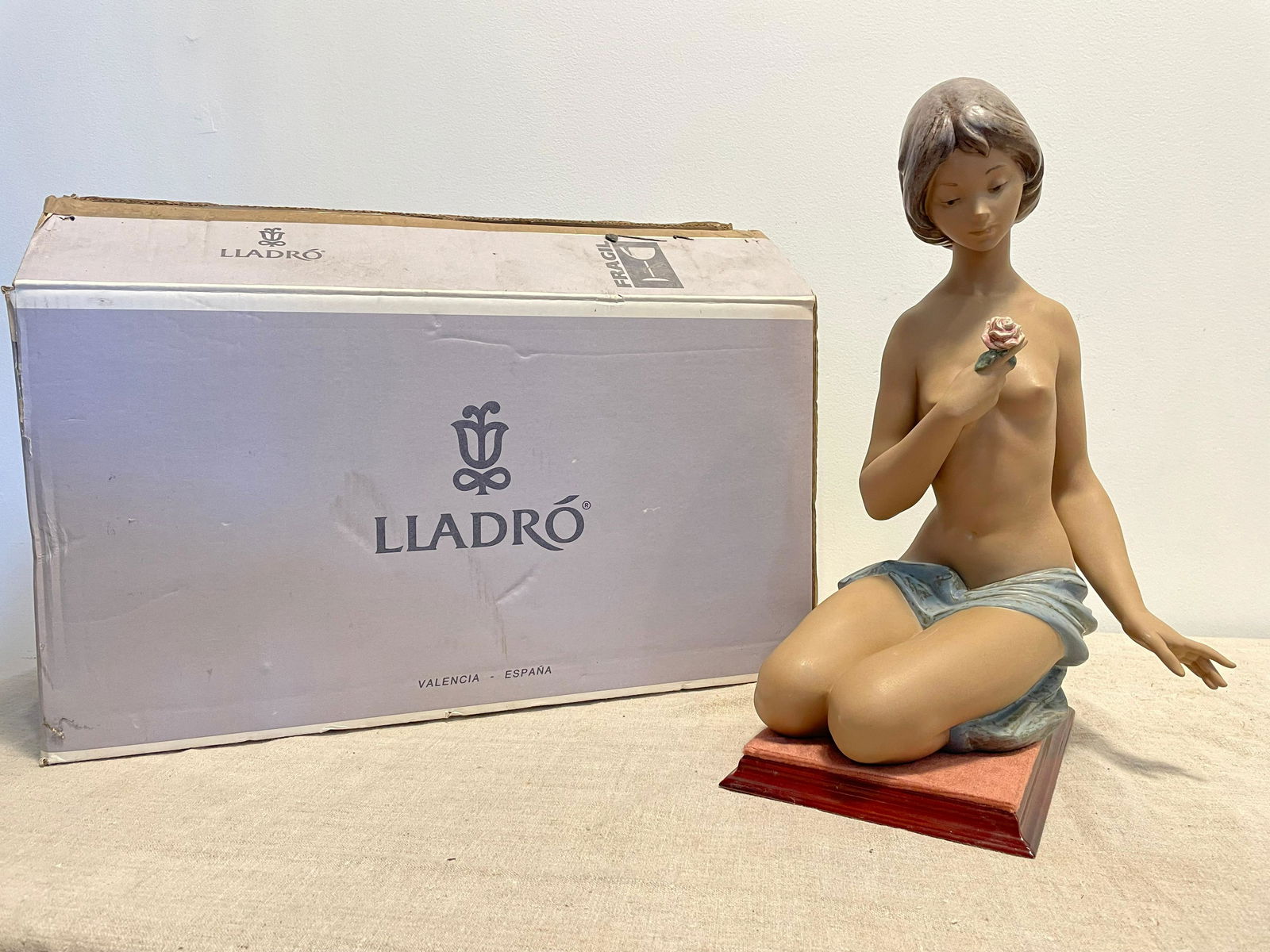 Large LLADRO Rose Gres Matte 13517 Statue (1 of 5)