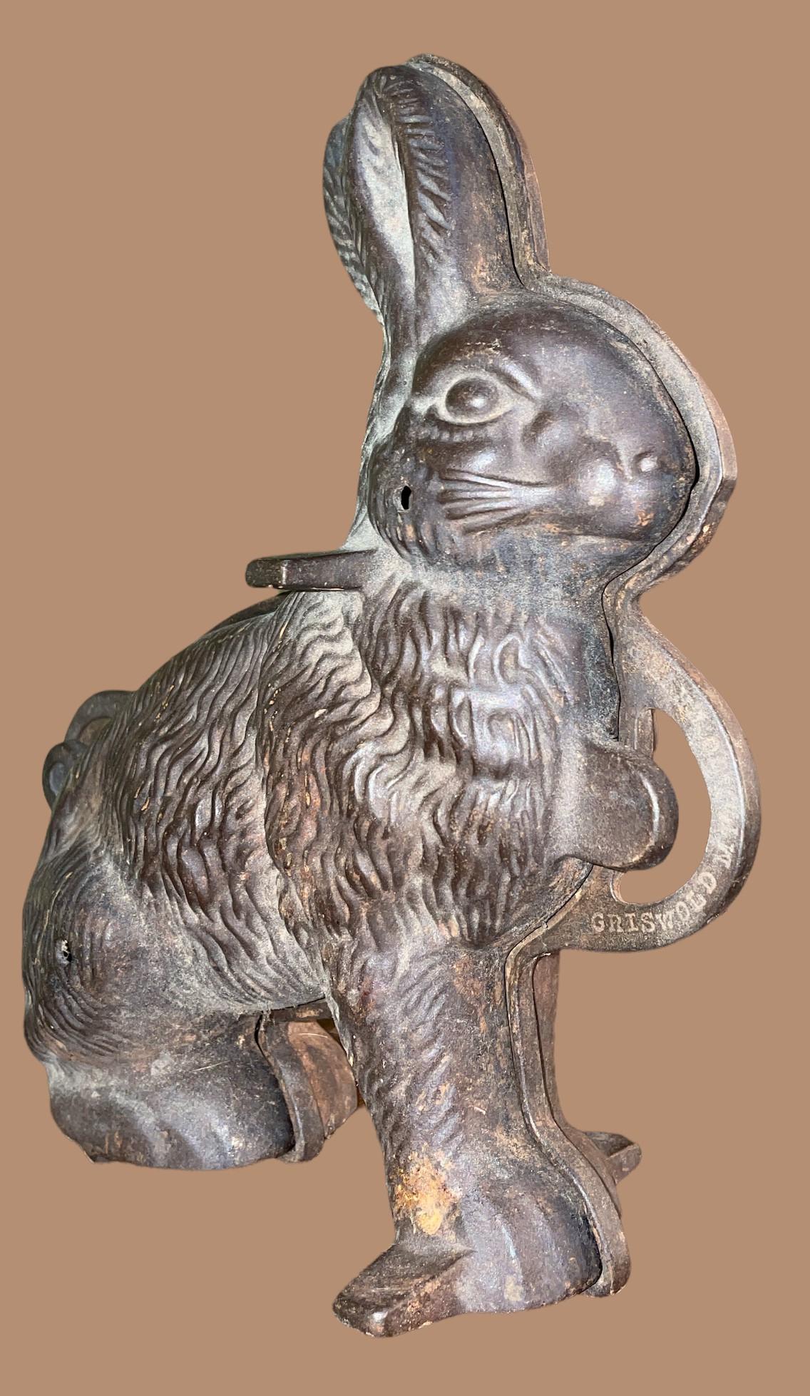Vintage GRISWALD MFG CO. Cast Iron Bunny Cake Mold (1 of 5)