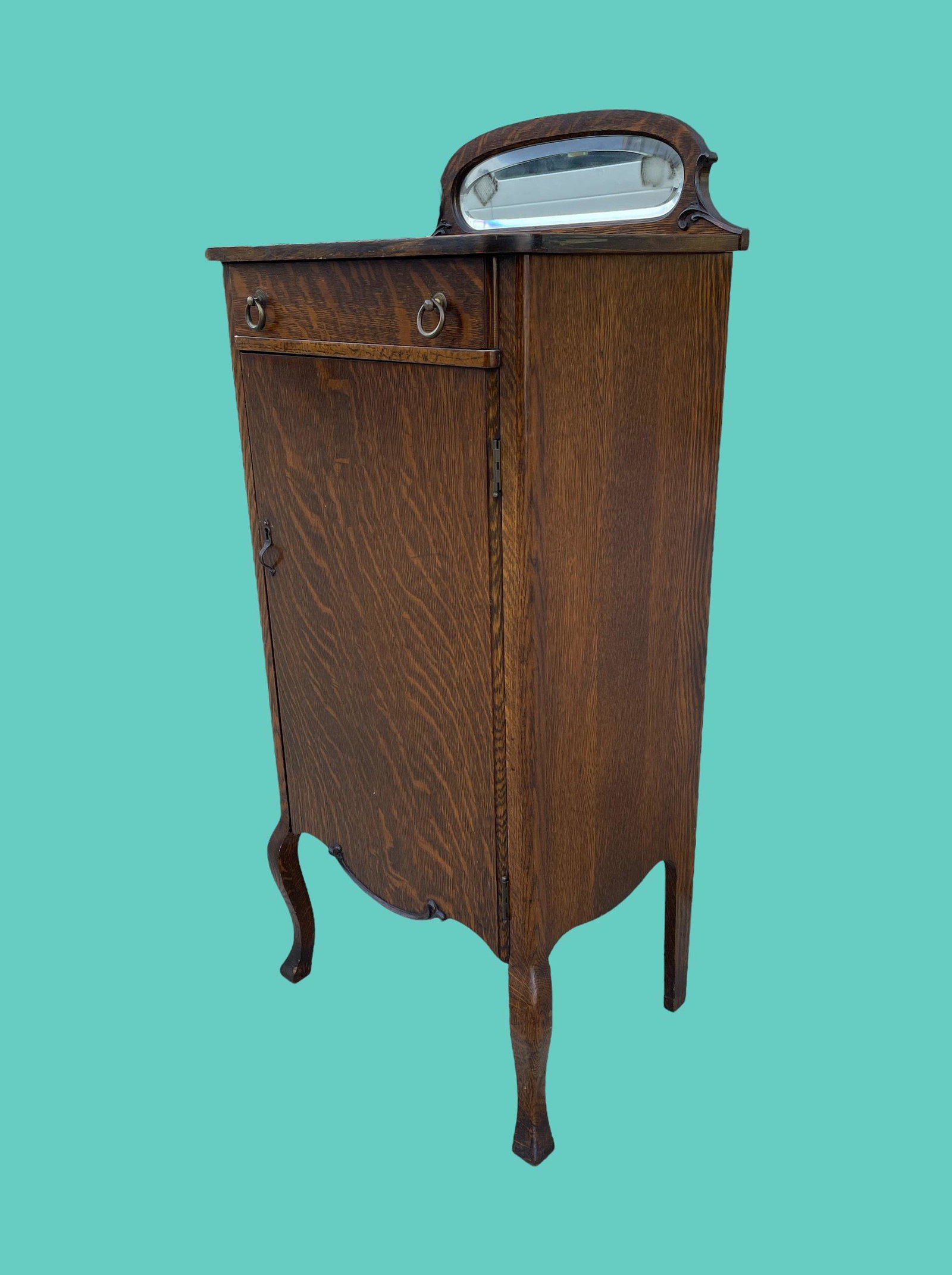 Early 20th Oak Music Cabinet: 46in H x 19.5in W x 14.25in D