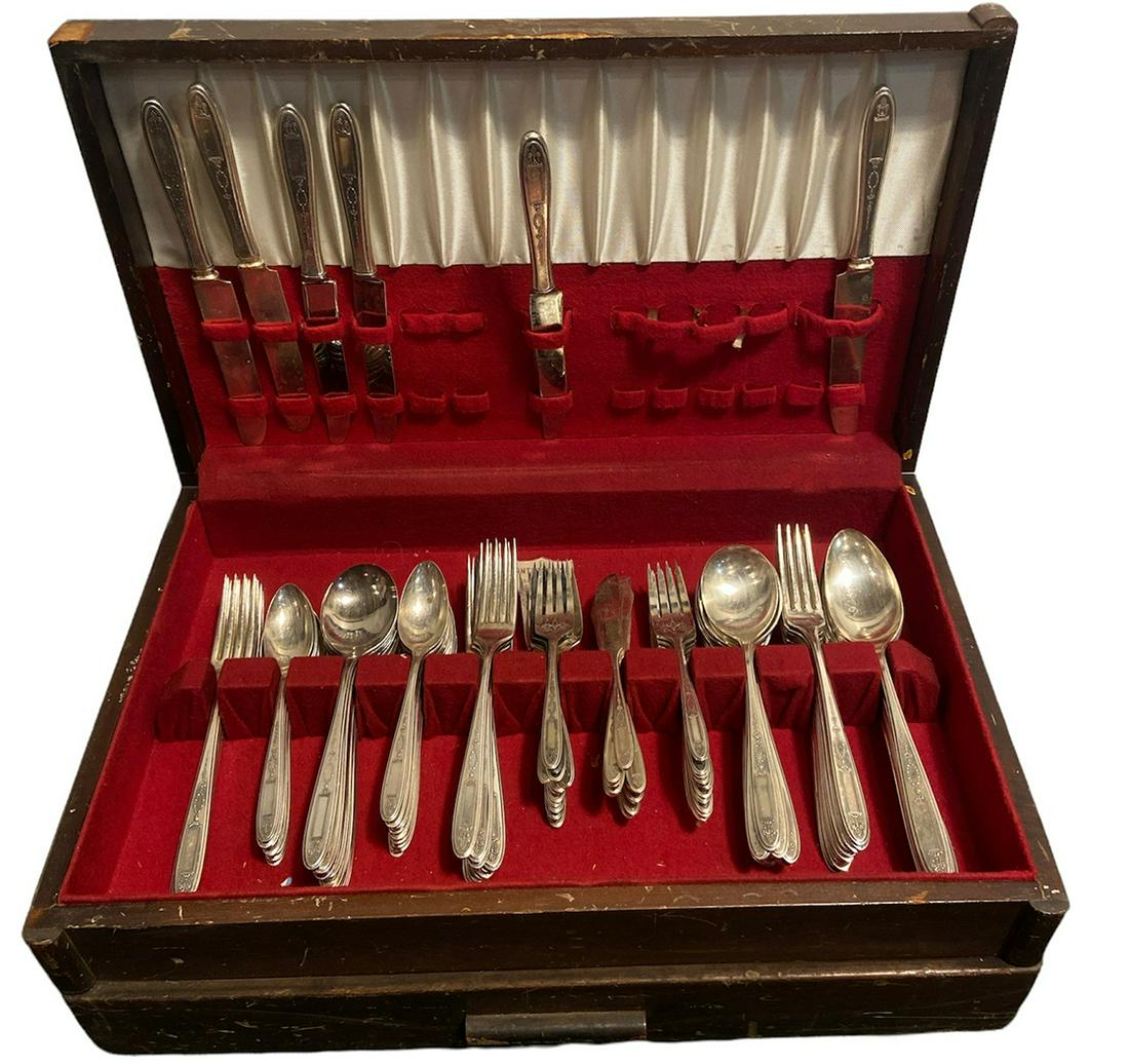 Vintage COMMUNITY Silverplate Flatware 125pc Set (1 of 7)