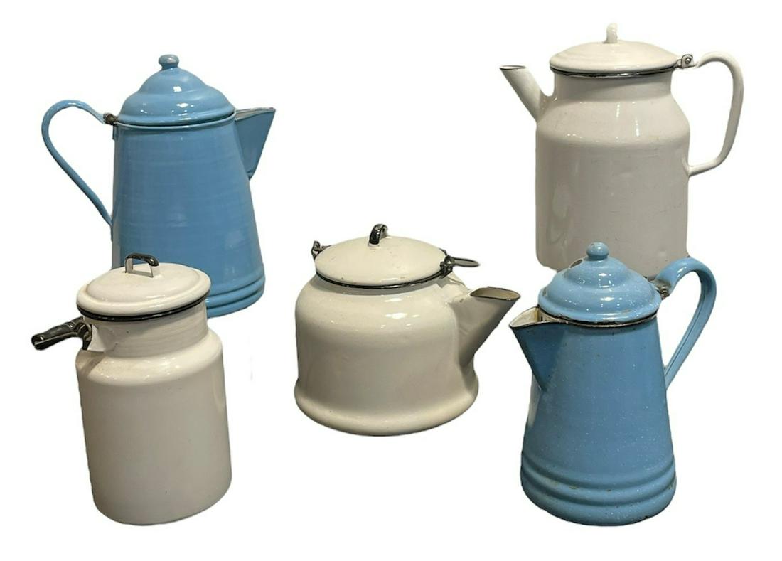 Collection Vintage Kitchen Enamelware (1 of 7)