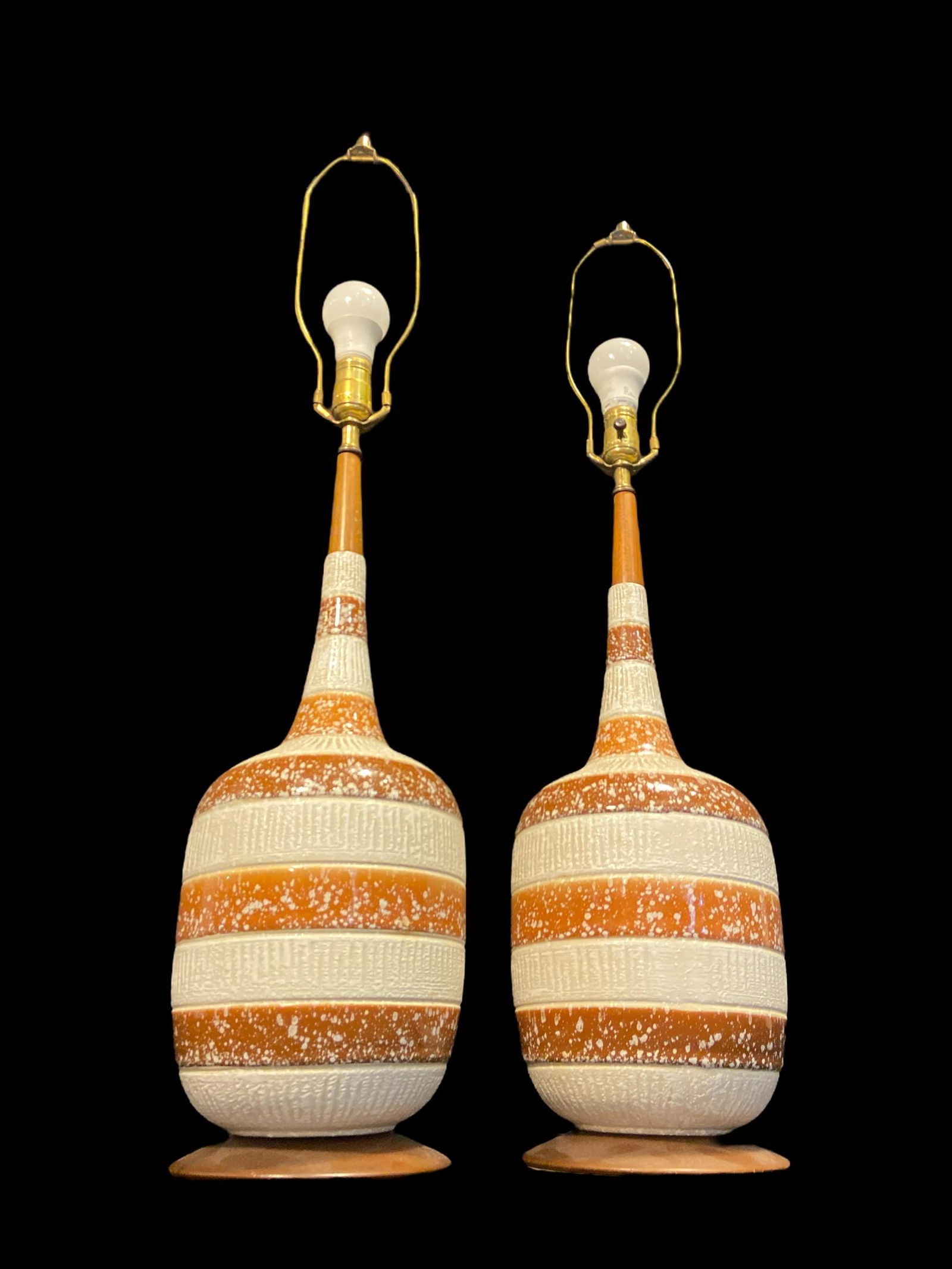 Mid Century Raymor Style Lamps: 34.75in H 7in DIA