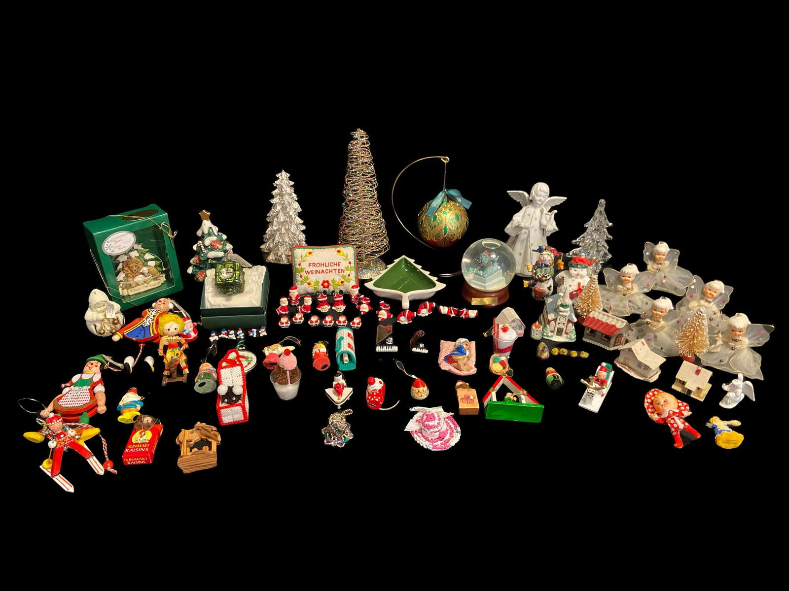 Huge Lot of Assorted Christmas Decorations (1 of 4)