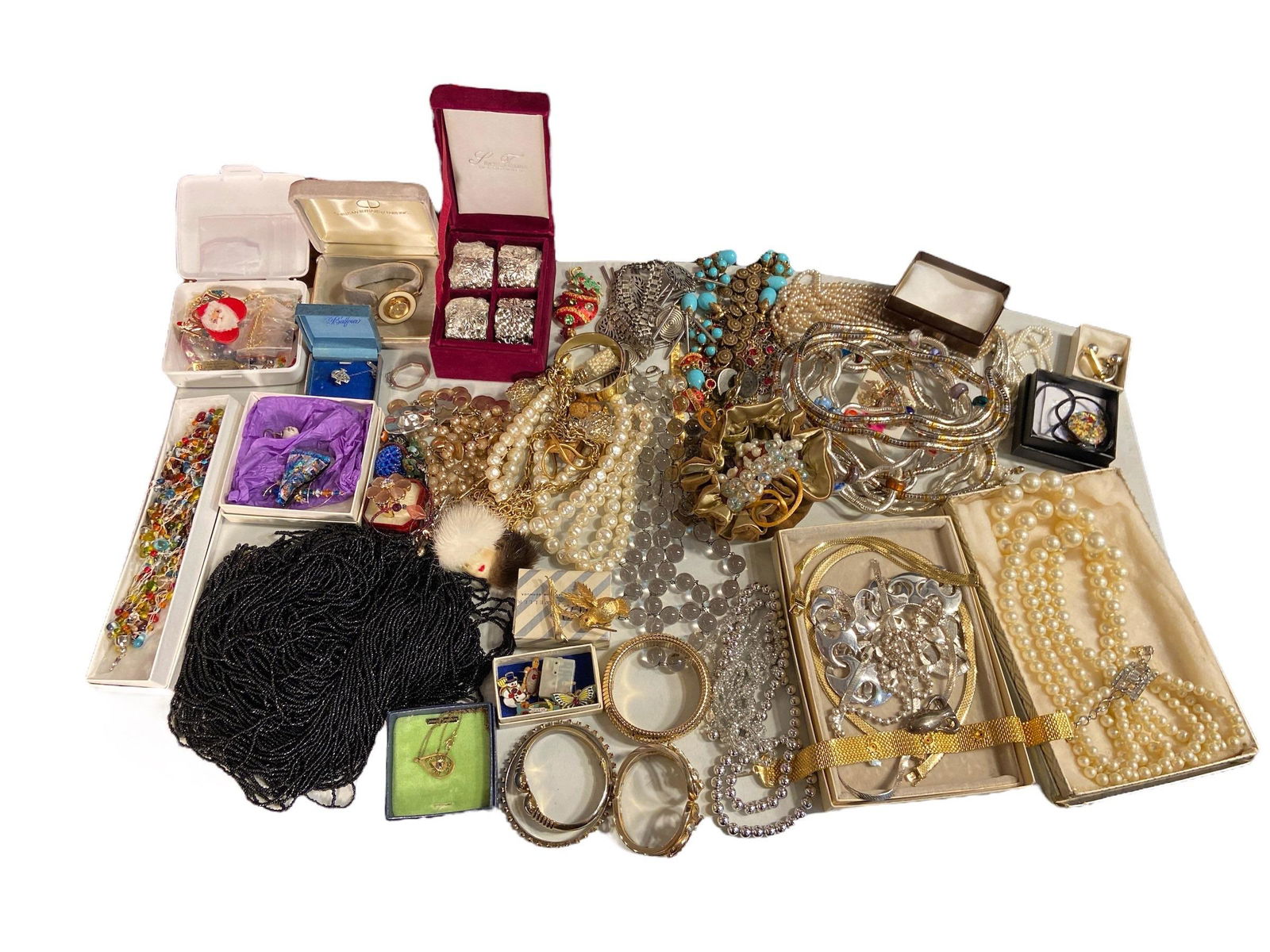 Large Collection Vintage Costume Jewelry (1 of 10)