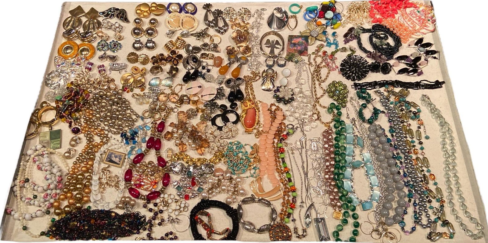 Huge Collection Vintage Costume Jewelry Assortment (1 of 9)