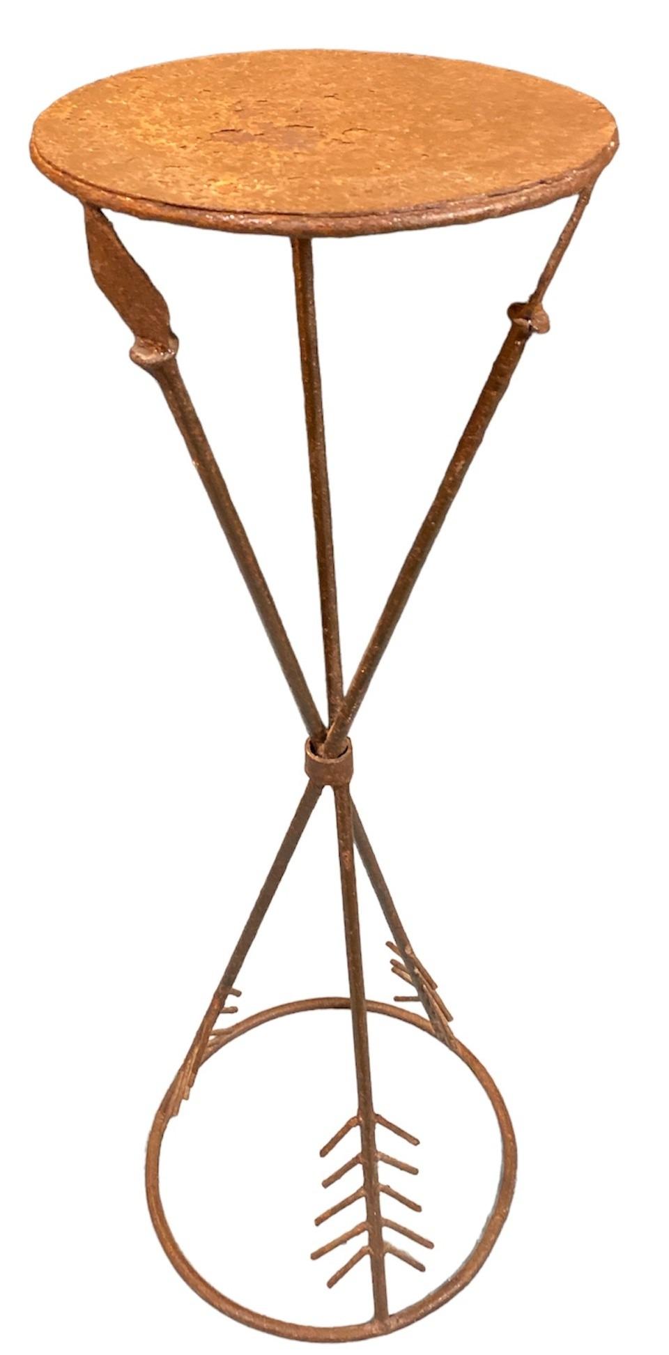 YELLOWSTONE Wrought Iron Arrow Plant Stand (1 of 3)
