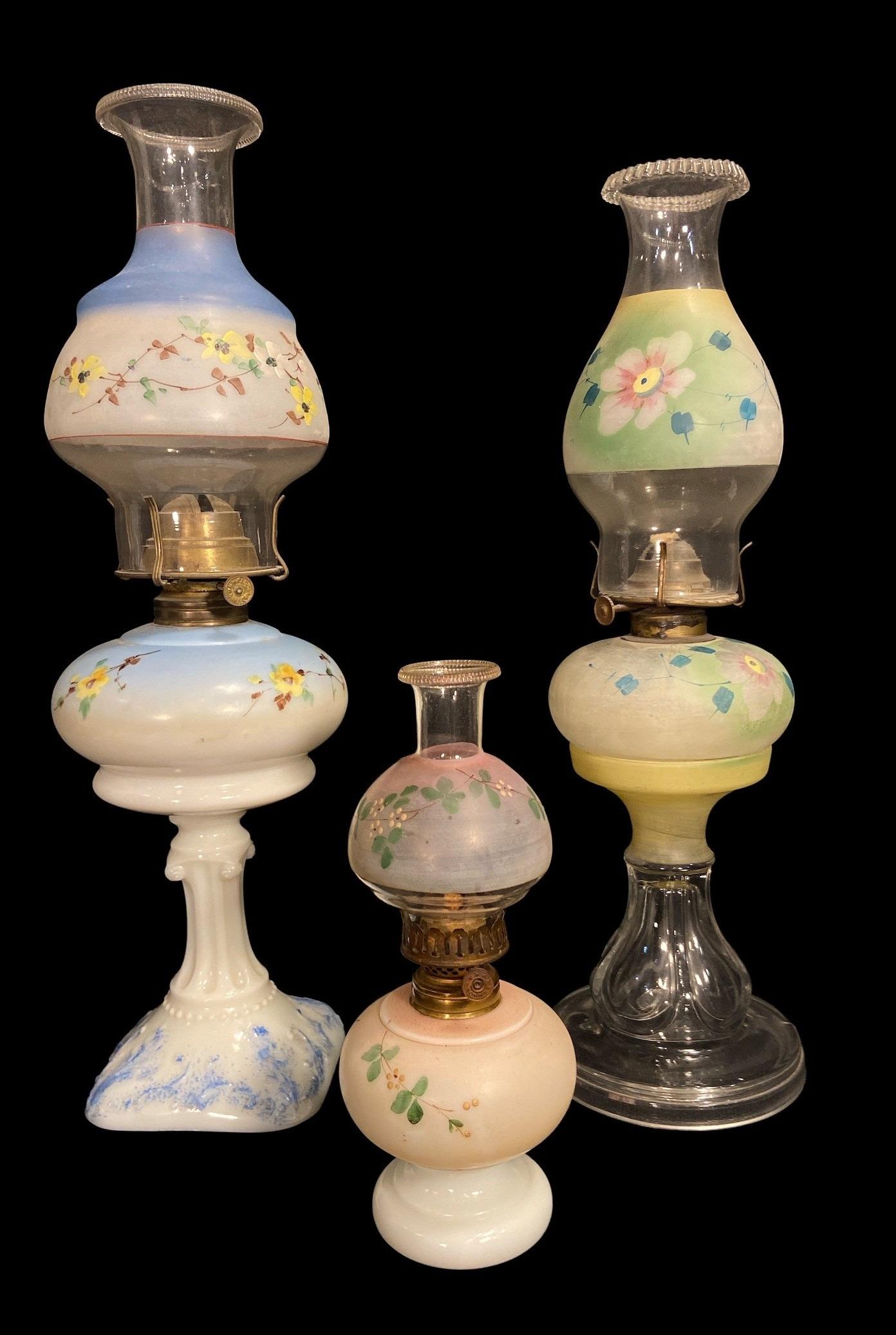 Collection Antique Floral Oil Lamps EAPG W.B.G Corp, P & A Hornet (1 of 8)