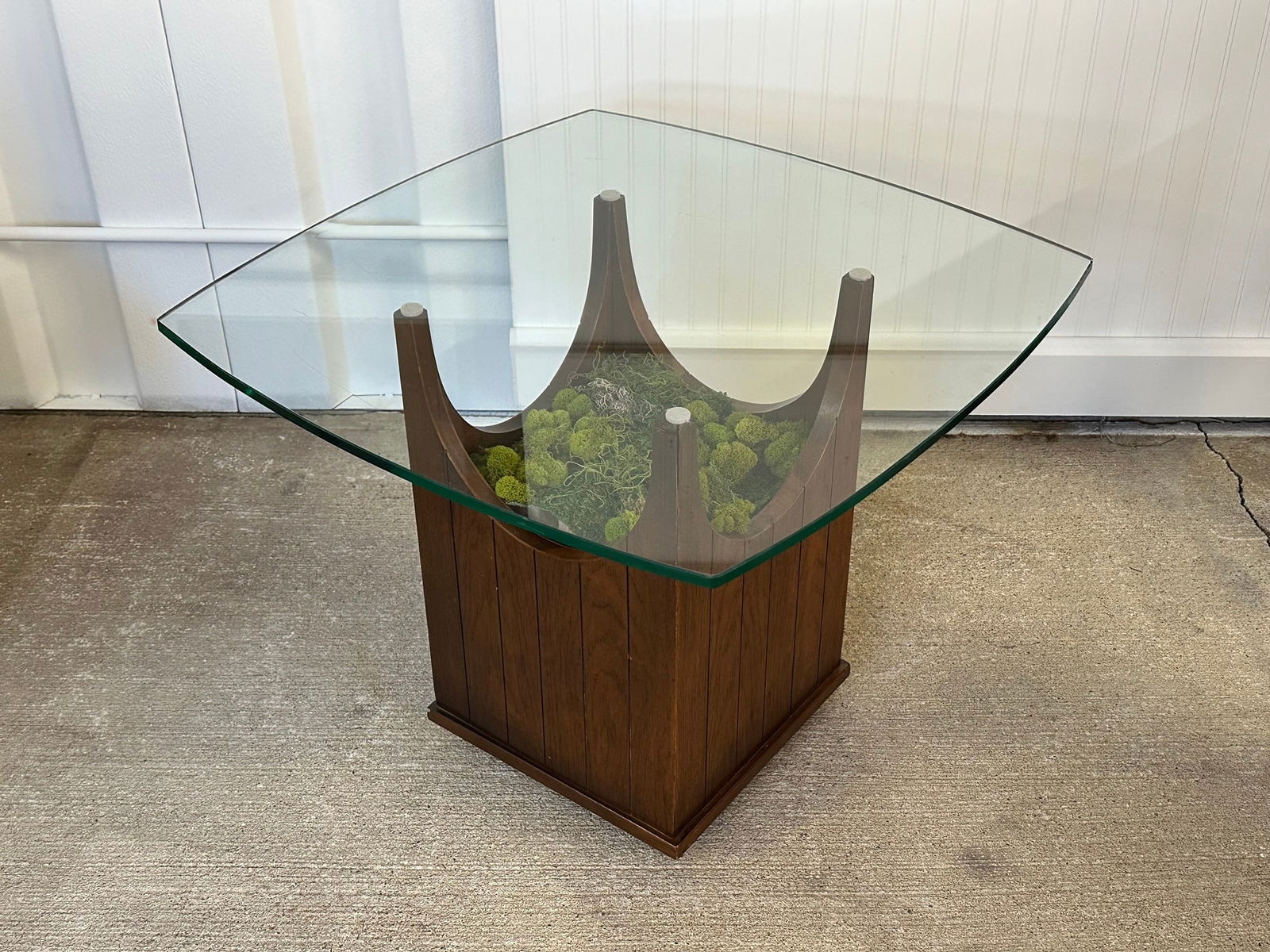 Mid Century Lane Style Terrarium End Table (1 of 5)
