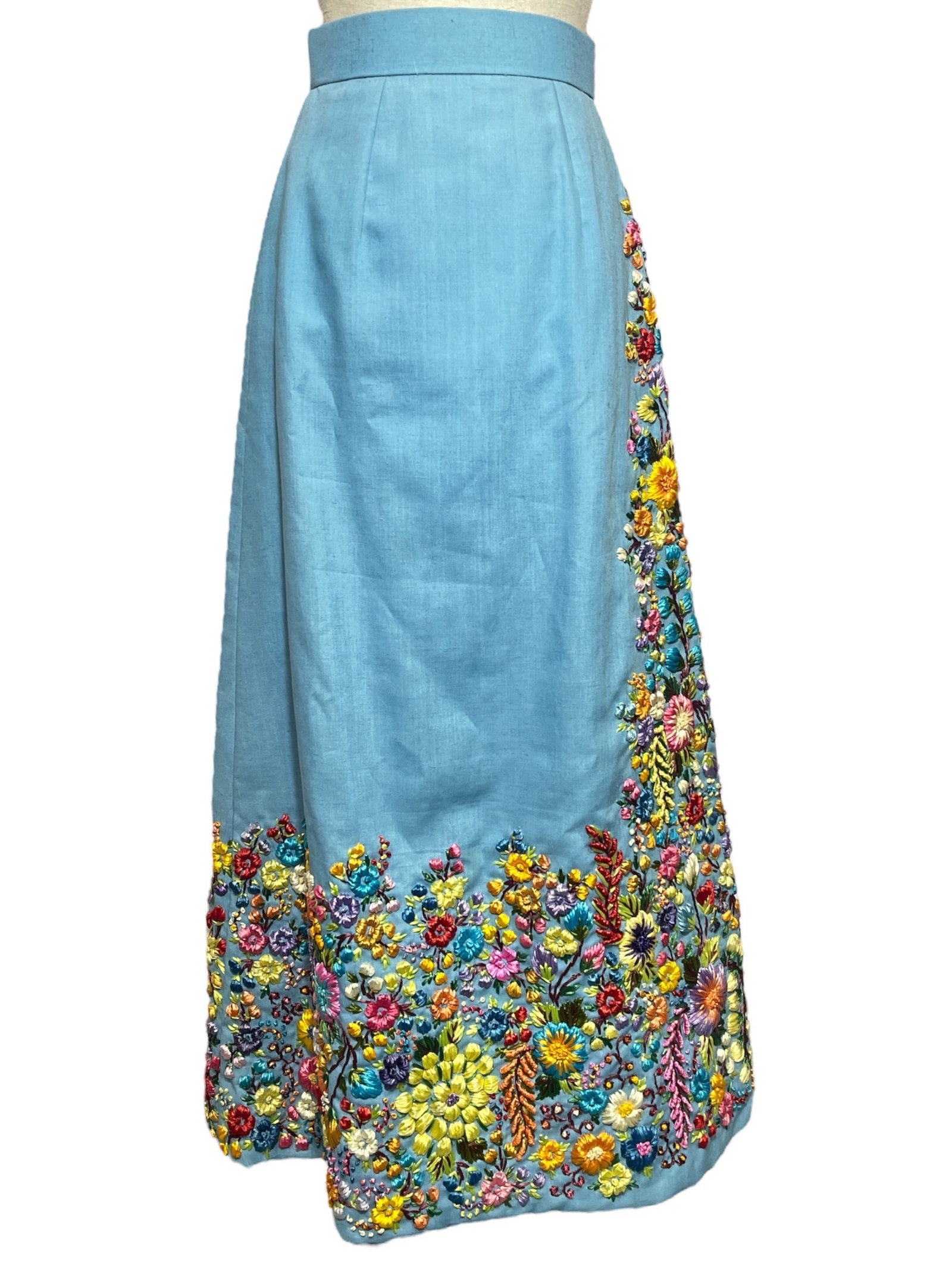 Vintage TESOROS Embroidered Skirt: 40.5" total length, 12.5" waist