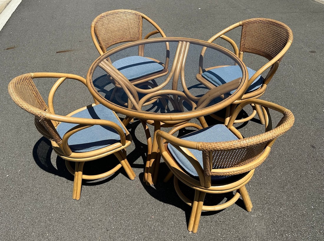 Mid Century BROWN JORDAN Rattan Round Table & Chairs (1 of 8)
