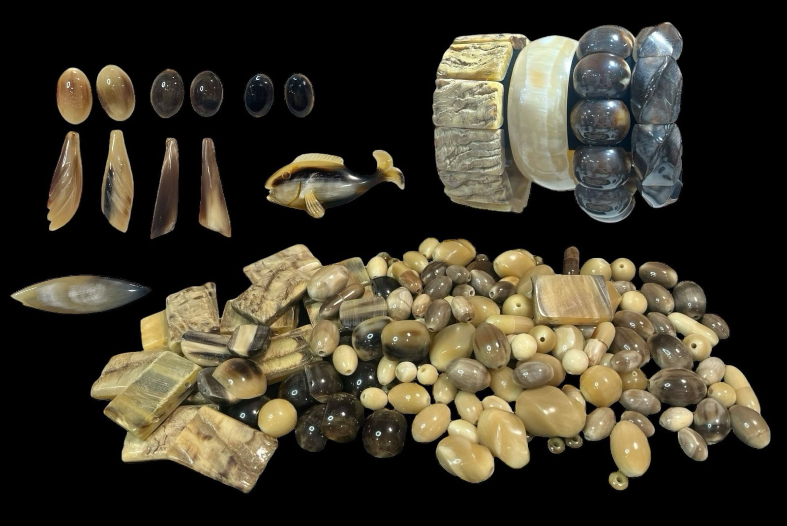 Collection Vintage Horn Jewelry and Beads (1 of 6)